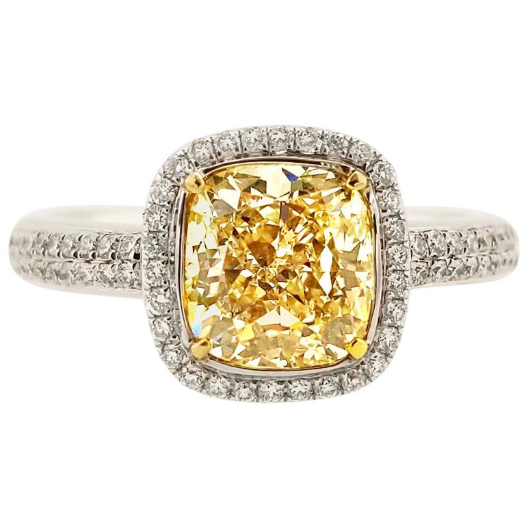Scarselli GIA-Certified 2 Carat Fancy Light Yellow SI1 Diamond Engagement Ring