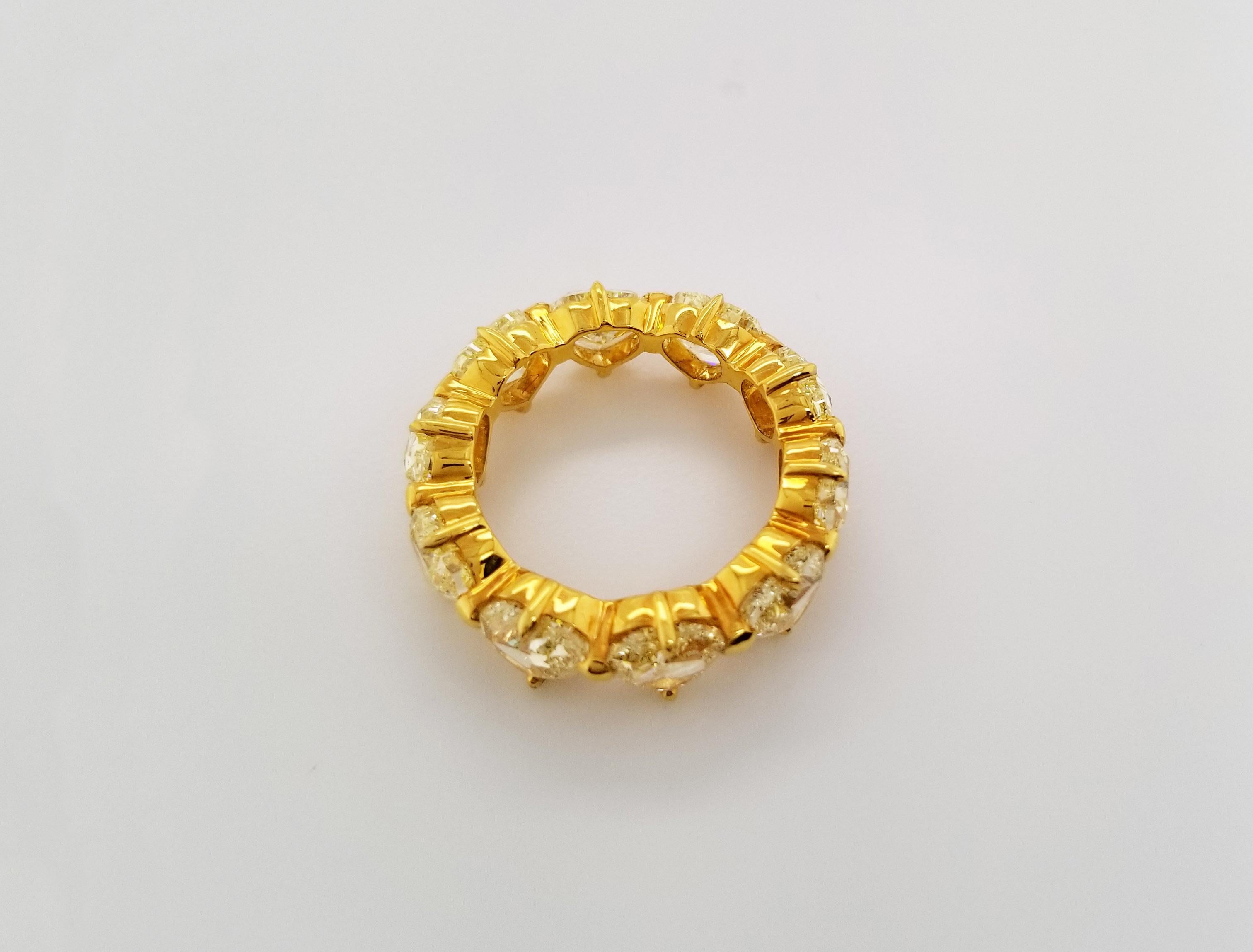 Contemporary Scarselli Heart Band Ring in 18 Karat Gold with Natural Yellow Diamonds