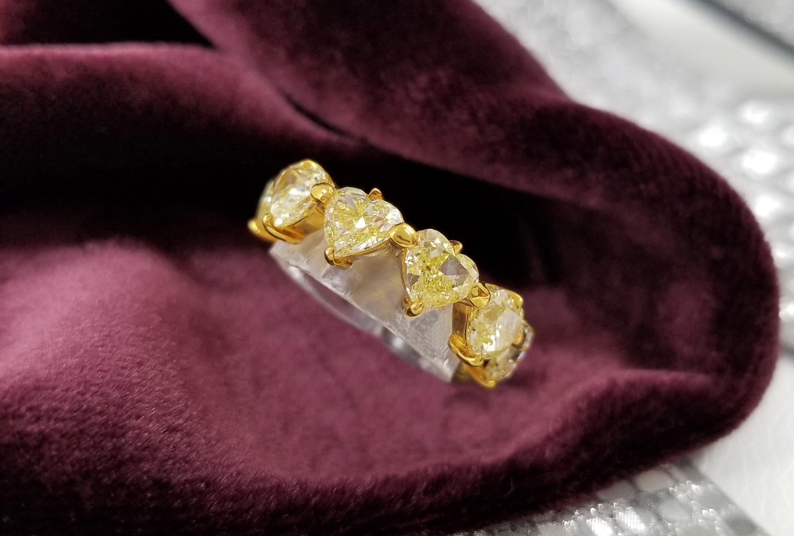 Scarselli Heart Band Ring in 18 Karat Gold with Natural Yellow Diamonds In New Condition In New York, NY