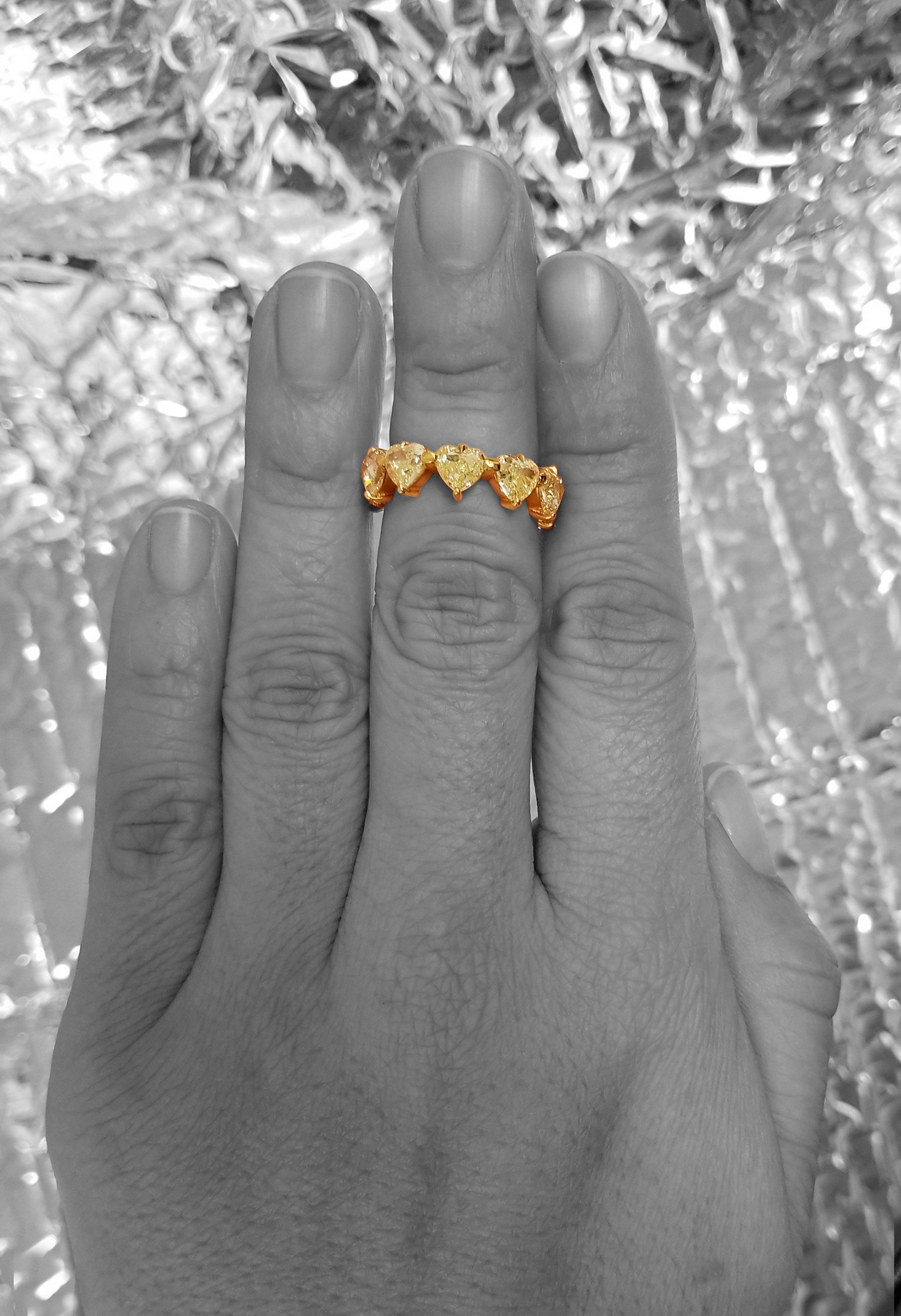 Women's Scarselli Heart Band Ring in 18 Karat Gold with Natural Yellow Diamonds