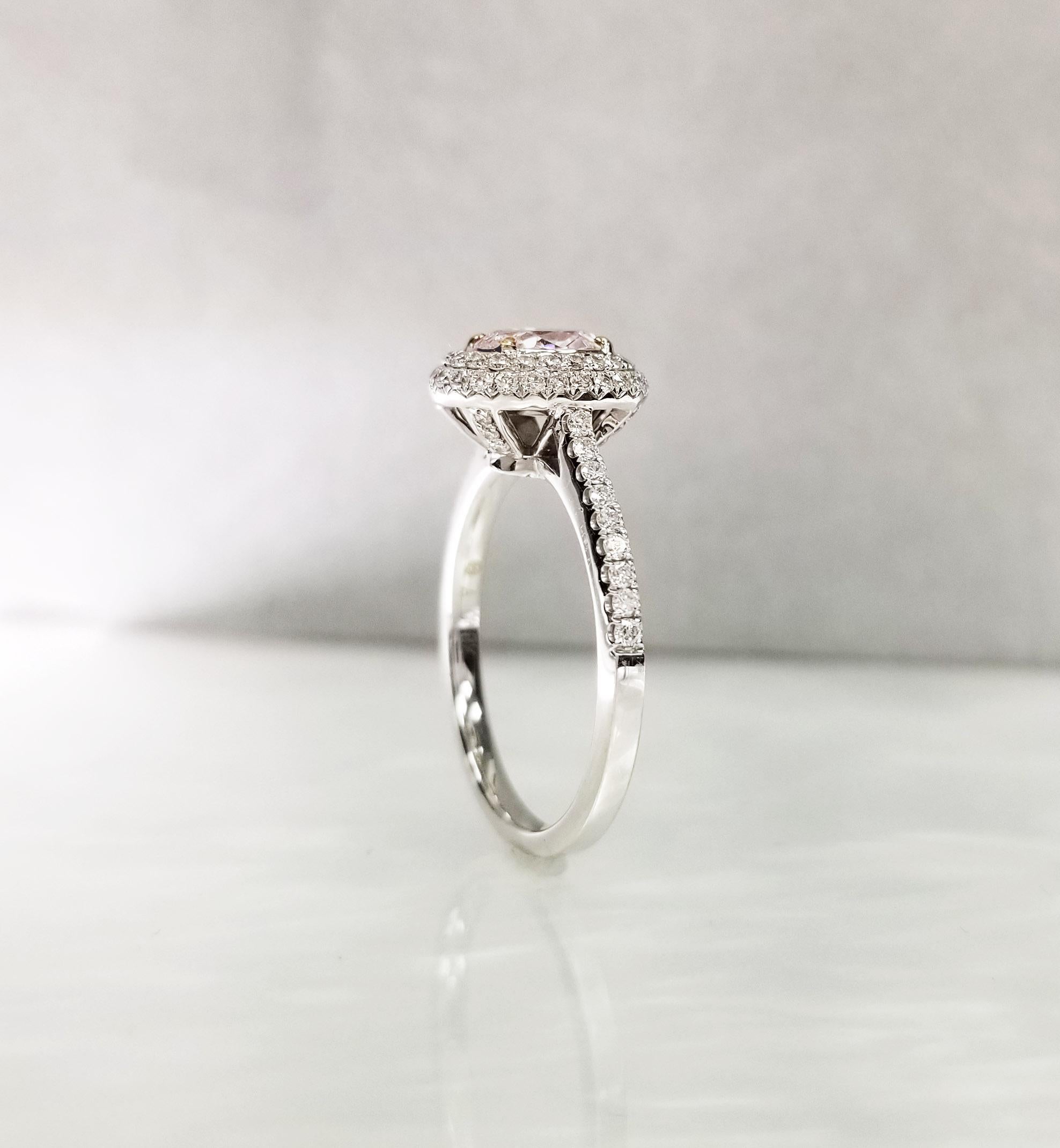 Scarselli GIA Oval Halo 0,82 Rosa Diamant Verlobungsring in 18 Karat Weißgold (Ovalschliff) im Angebot