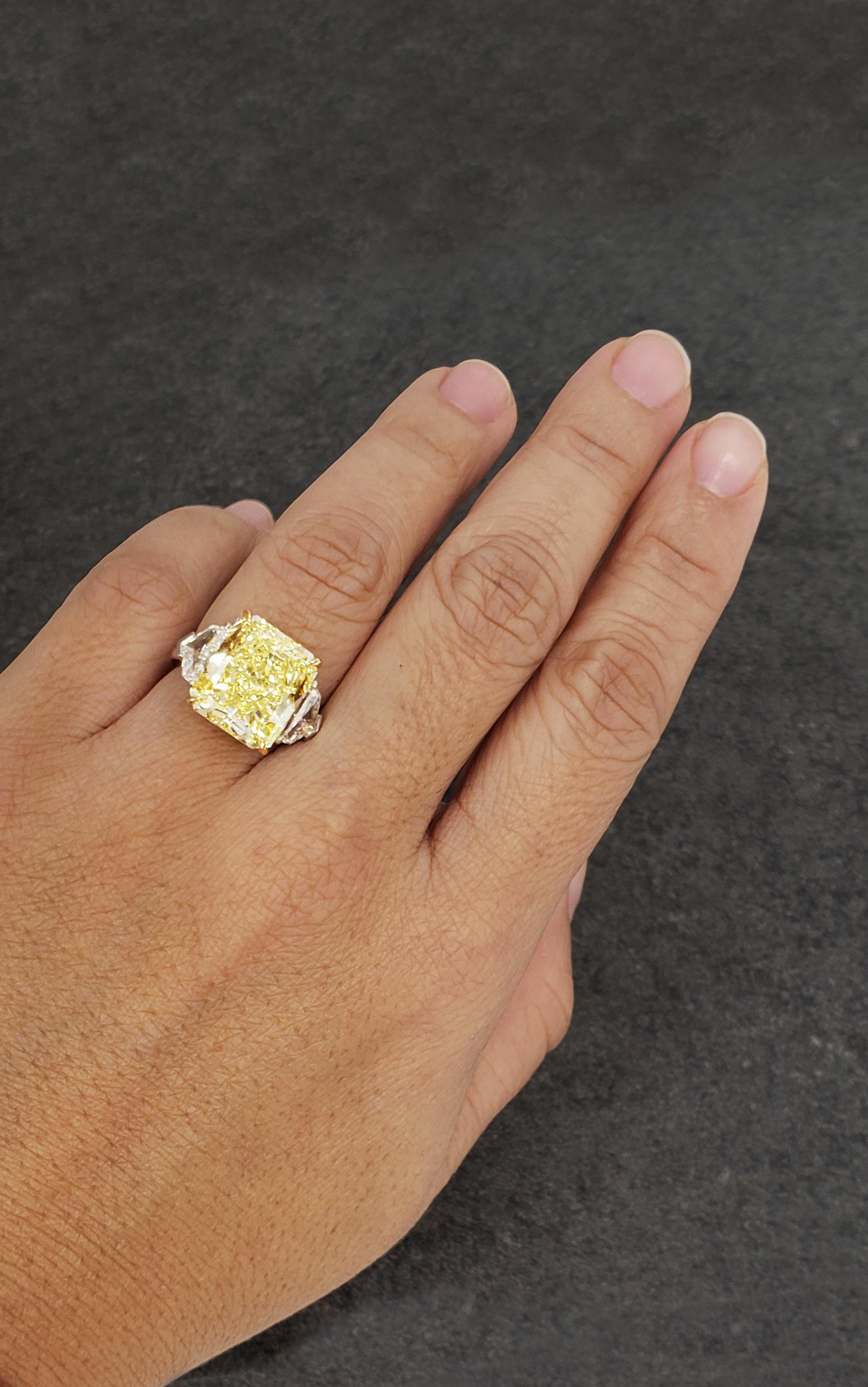 Scarselli Platinum Engagement Ring 10 Carat Intense Yellow Diamond GIA In New Condition In New York, NY