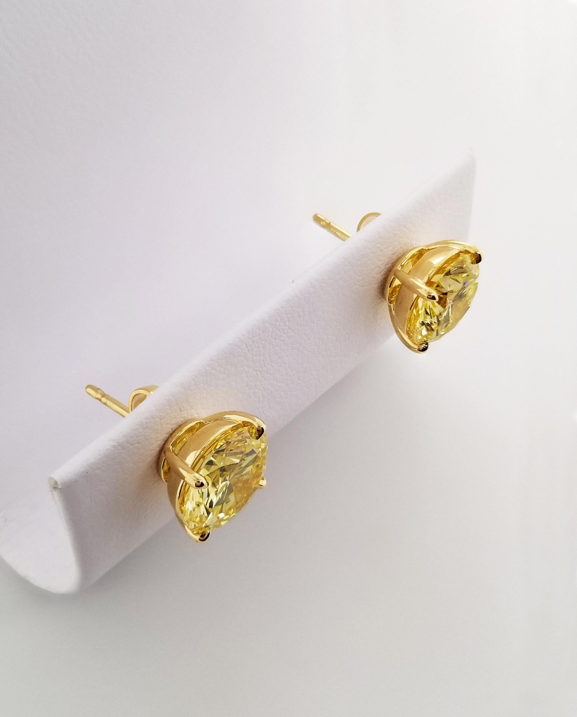 SCARSELLI Ohrstecker aus Gold mit 3 Karat intensiv gelben Fancy-Diamanten  (Zeitgenössisch) im Angebot