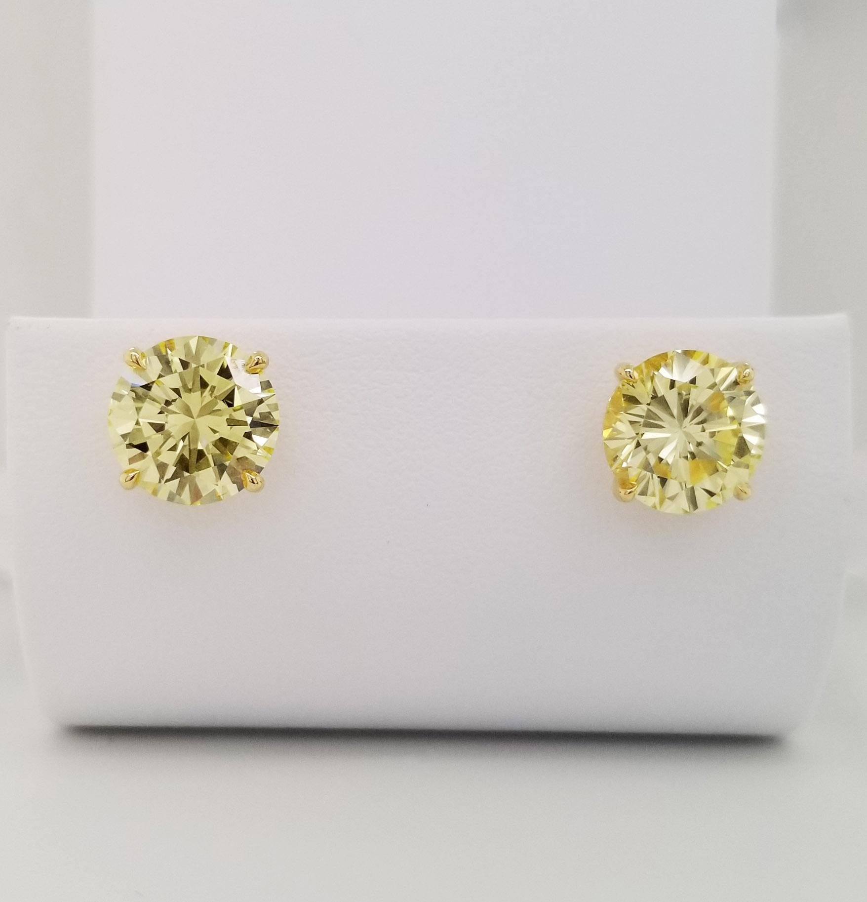 SCARSELLI Stud Gold Earrings 3 Carat Fancy Intense Yellow Diamond Each  In New Condition For Sale In New York, NY