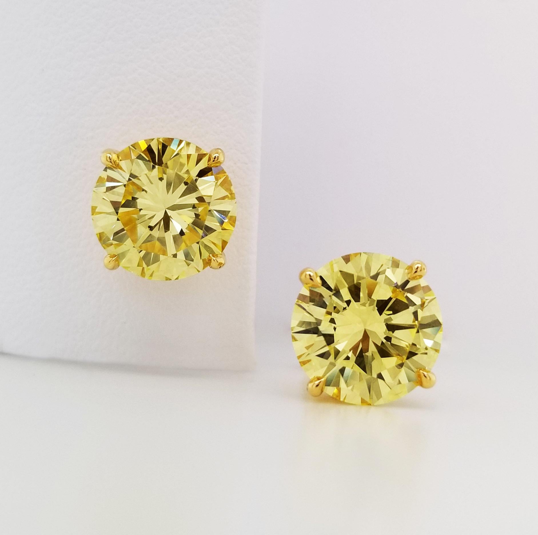 Women's SCARSELLI Stud Gold Earrings 3 Carat Fancy Intense Yellow Diamond Each  For Sale