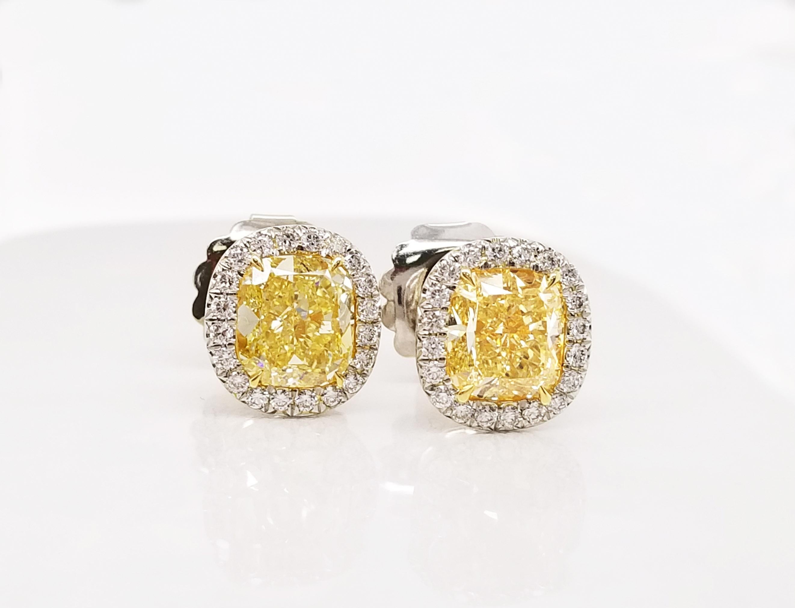 Scarselli Stud Platinum Earrings with 2 Carat Fancy Yellow Diamond Each GIA (Zeitgenössisch)