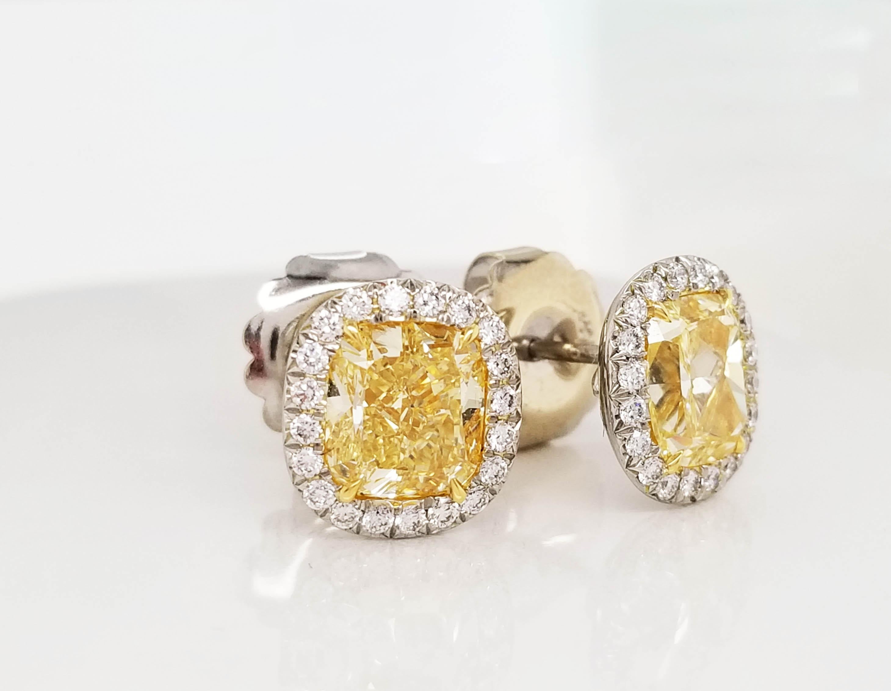 Scarselli Stud Platinum Earrings with 2 Carat Fancy Yellow Diamond Each GIA im Zustand „Neu“ in New York, NY