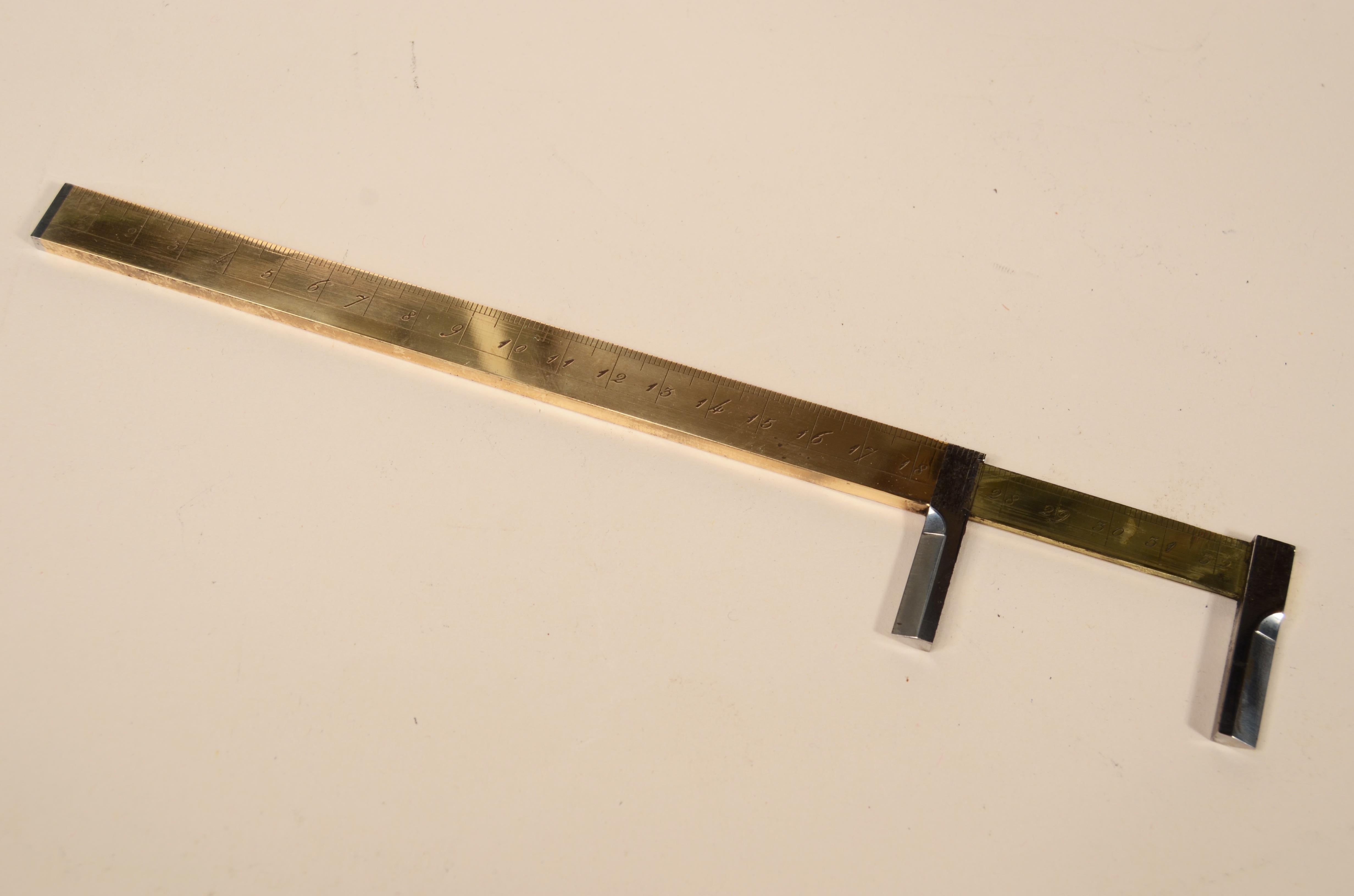 Coffret de boussoles en bois avec placage de palissandre vers 1870 en vente 6