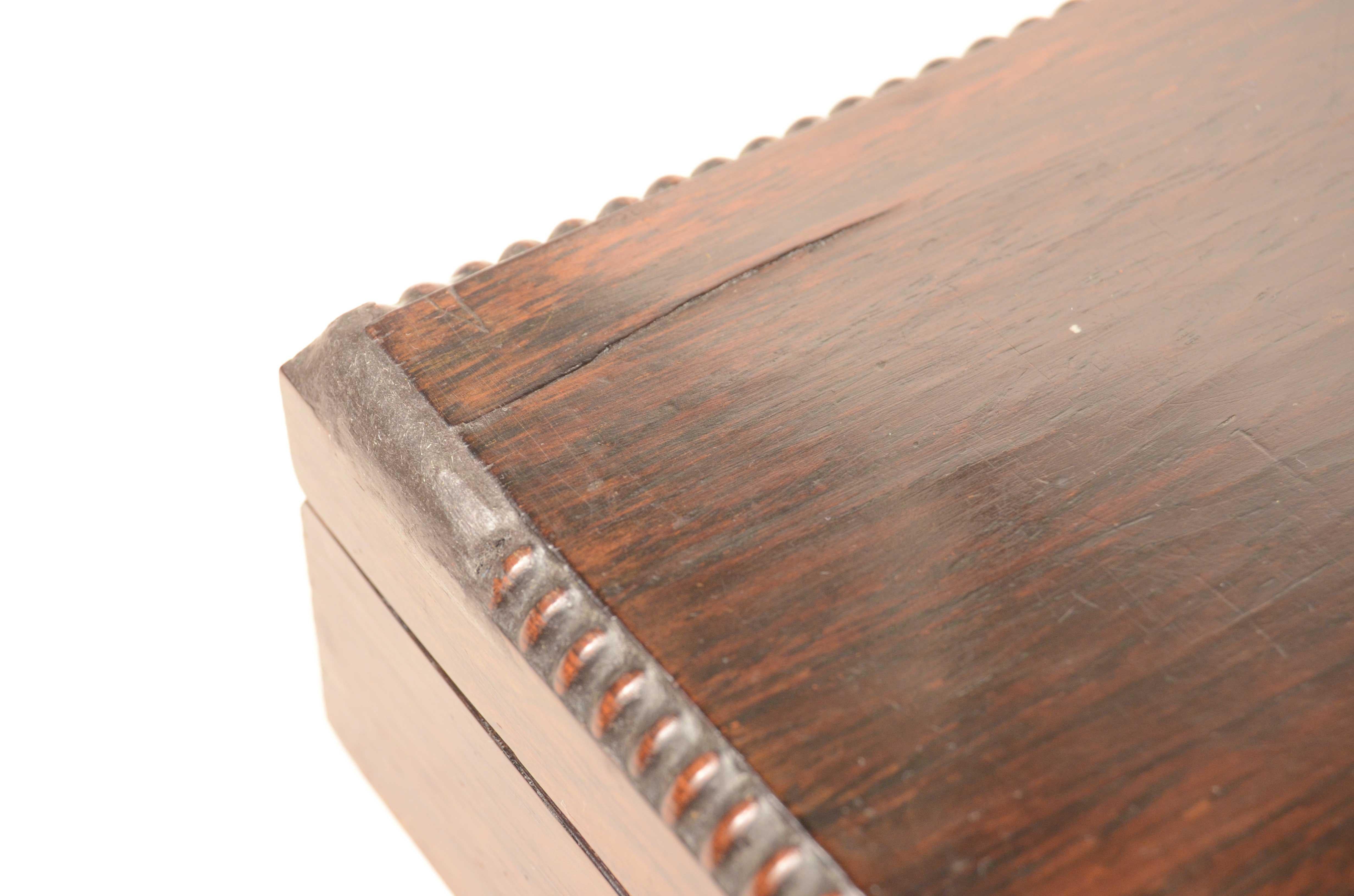 Coffret de boussoles en bois avec placage de palissandre vers 1870 en vente 12
