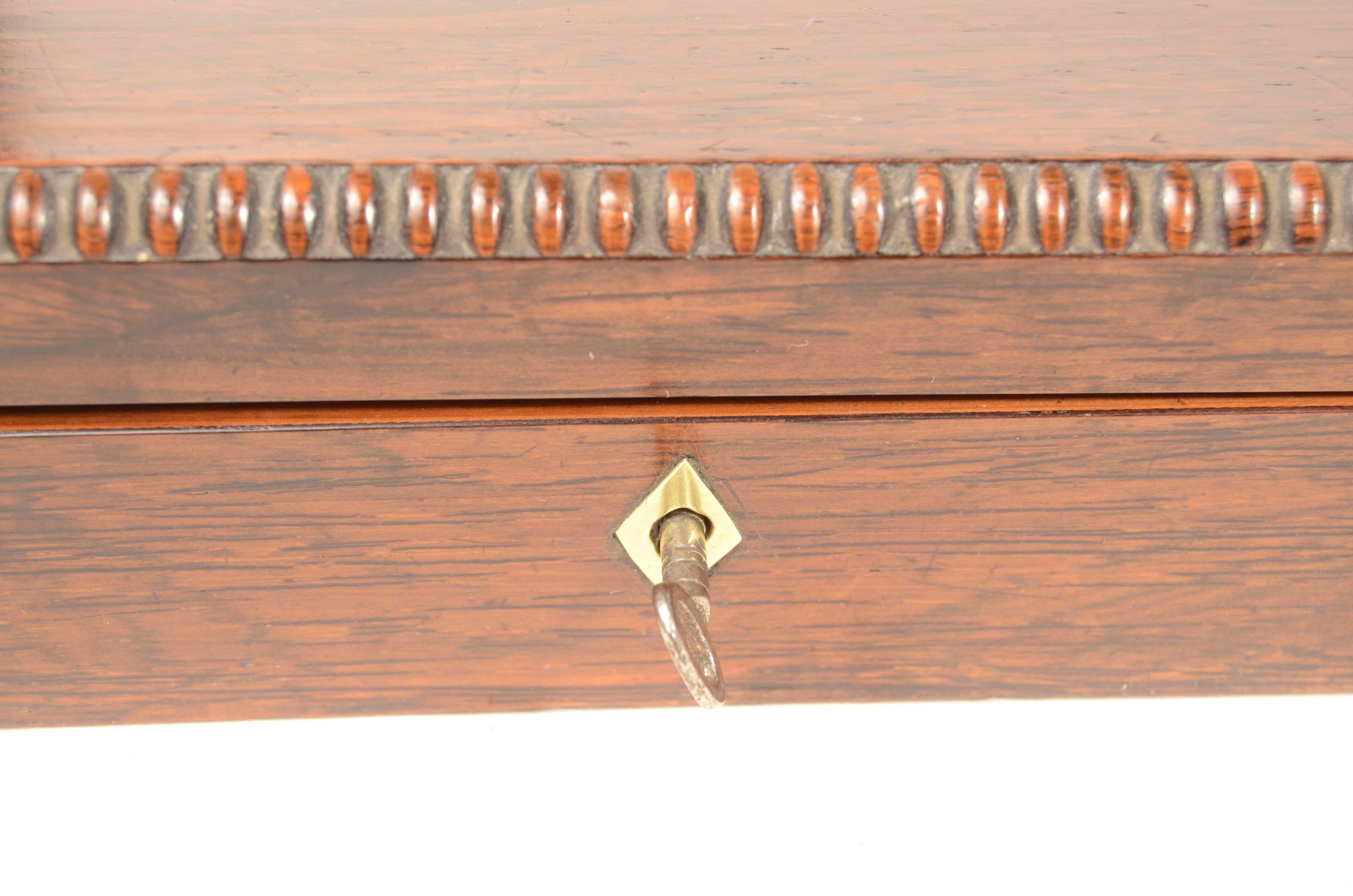 Coffret de boussoles en bois avec placage de palissandre vers 1870 en vente 13
