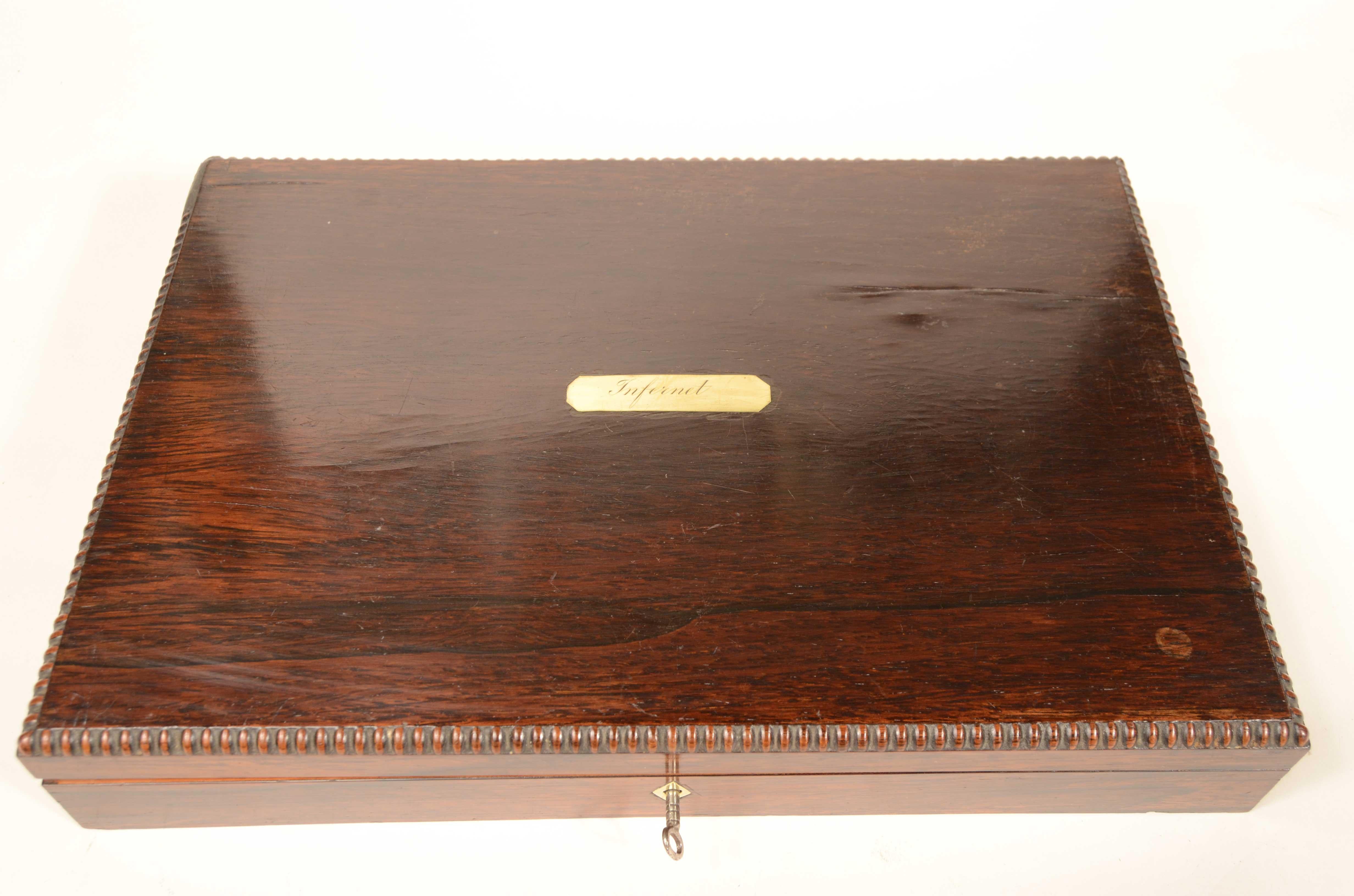 Coffret de boussoles en bois avec placage de palissandre vers 1870 en vente 2