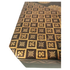 Scatola Giapponese in legno laccato decorata in oro