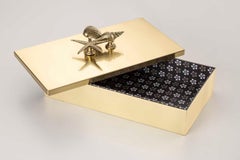 Große Messingdose mit Muschelknopf