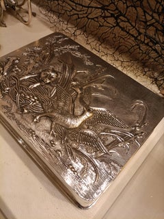Scatola in argento con decori cesellati a mano