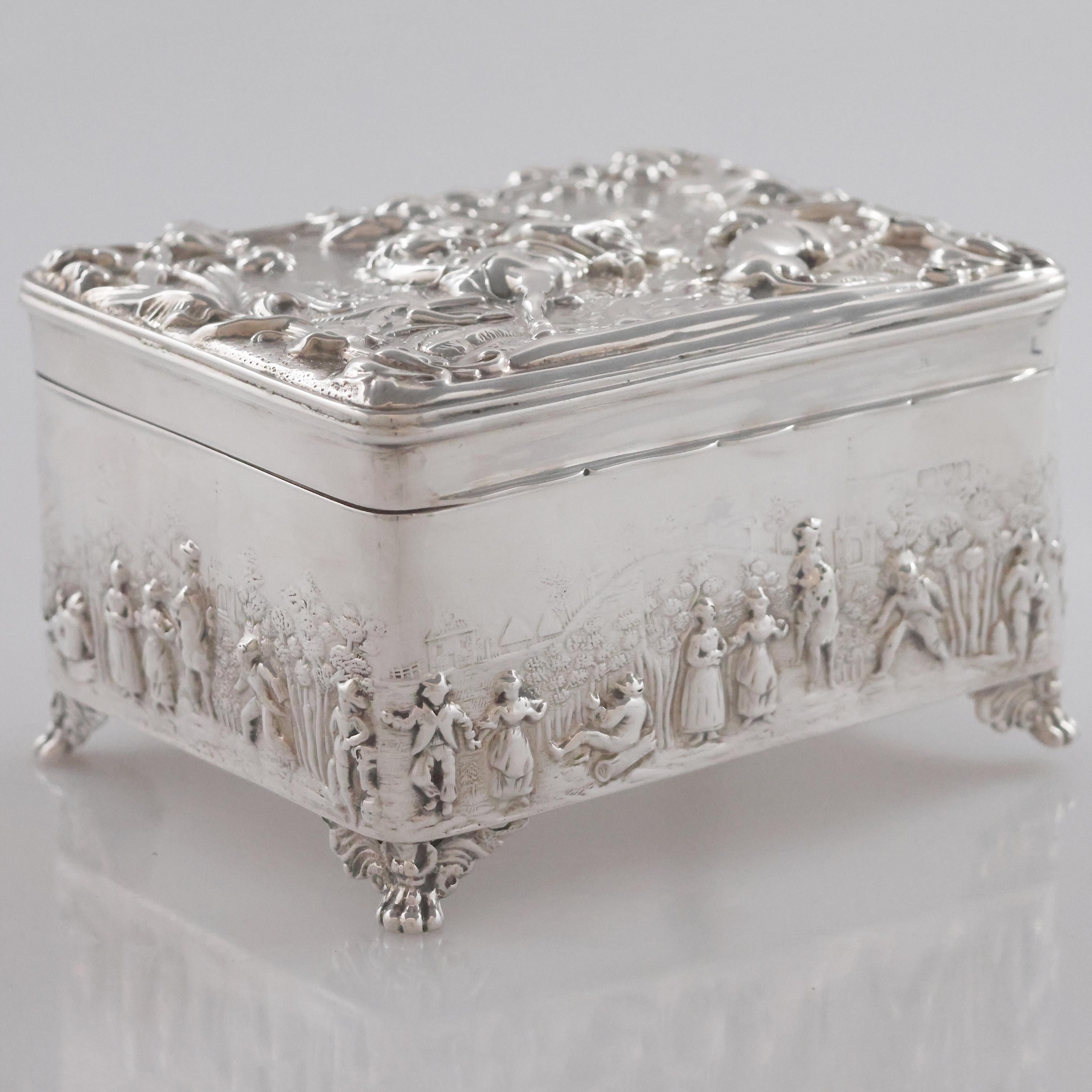 Scatola in argento sterling Regina Vittoria, Chester, 1890-1899 In Good Condition In Brescia, IT