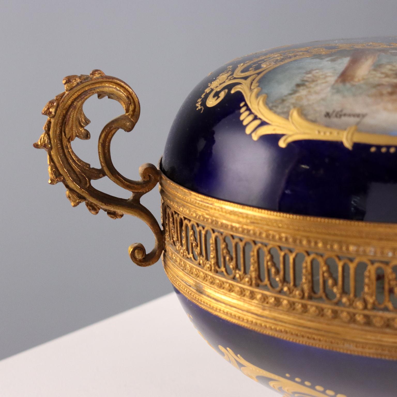 Scatola in Bronzo e Porcellana Blu Cobalto Francia Primi '900 In condizioni buone in vendita a Milano, IT