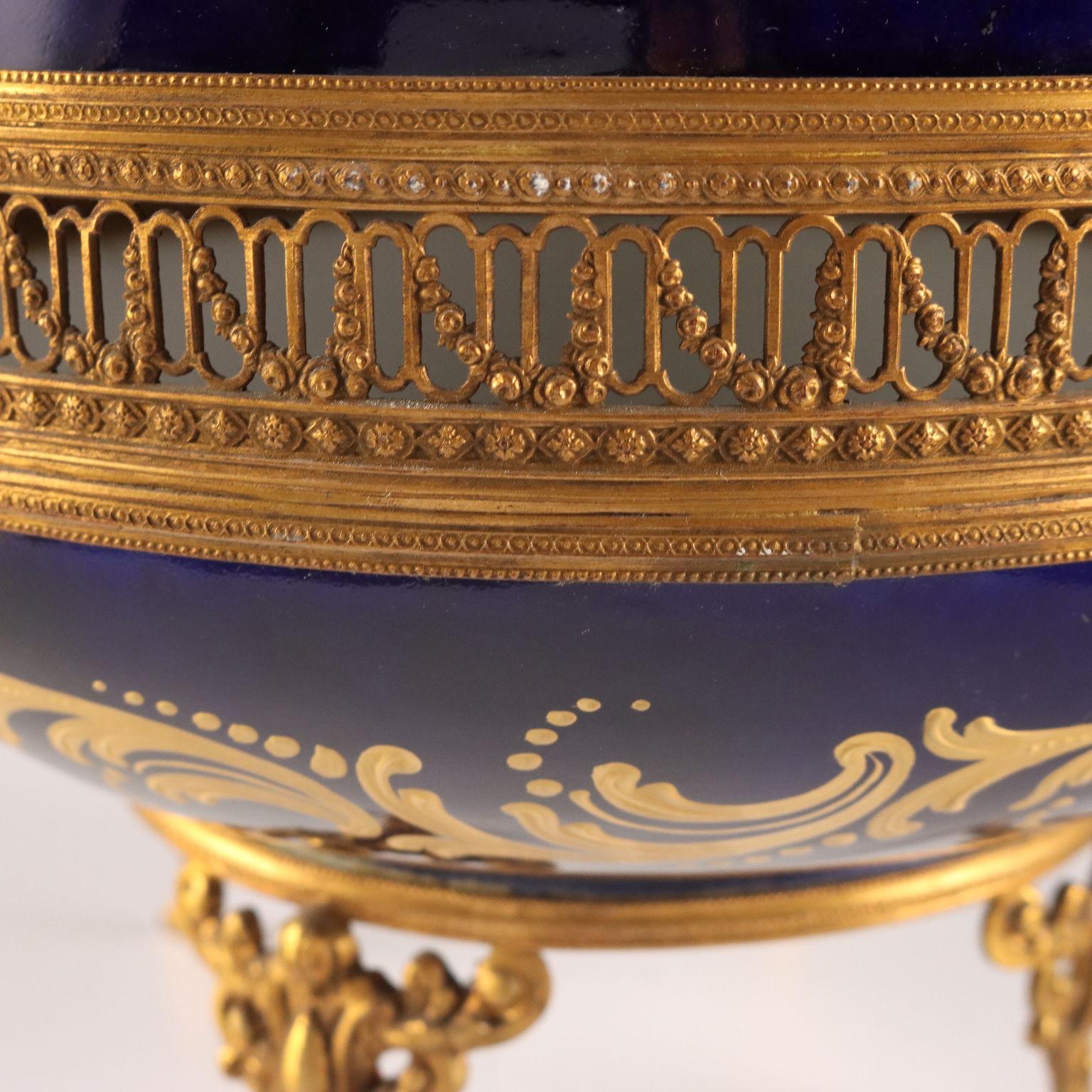 XX secolo Scatola in Bronzo e Porcellana Blu Cobalto Francia Primi '900 in vendita
