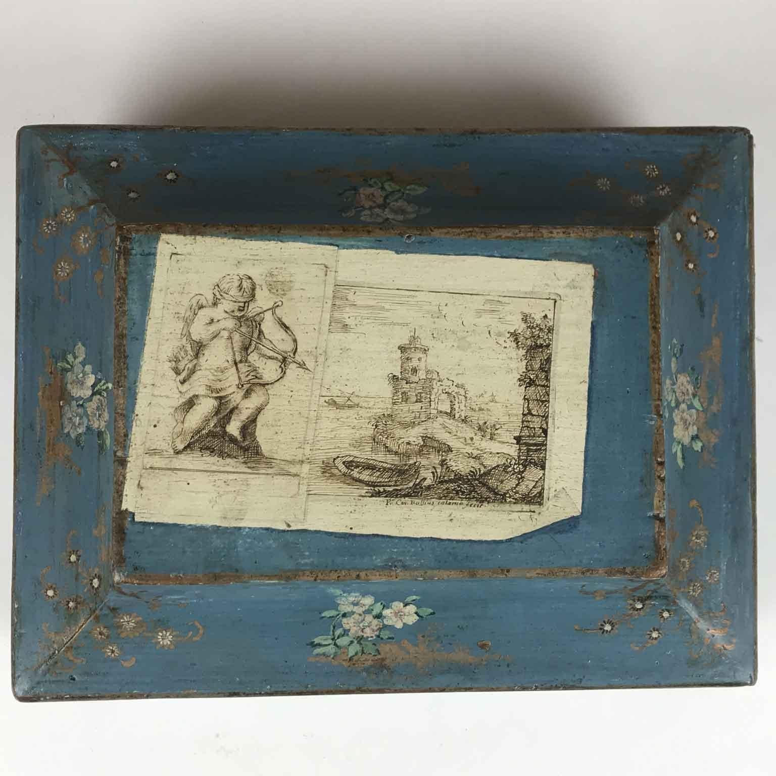 Scatola Italiana XVIII Secolo Laccata in Azzurro con Finta Carta e Fiorellini en venta 1