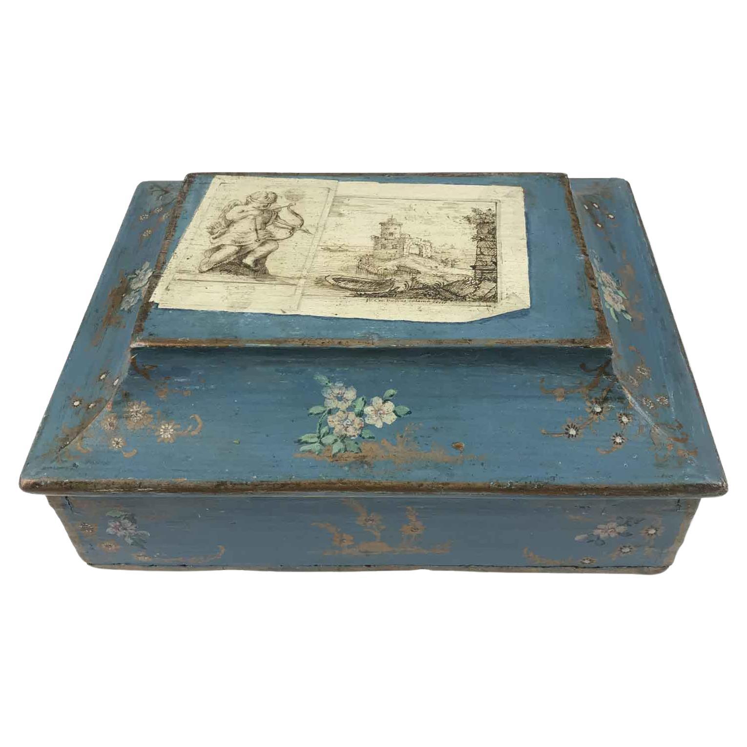 Scatola Italiana XVIII Secolo Laccata in Azzurro con Finta Carta e Fiorellini