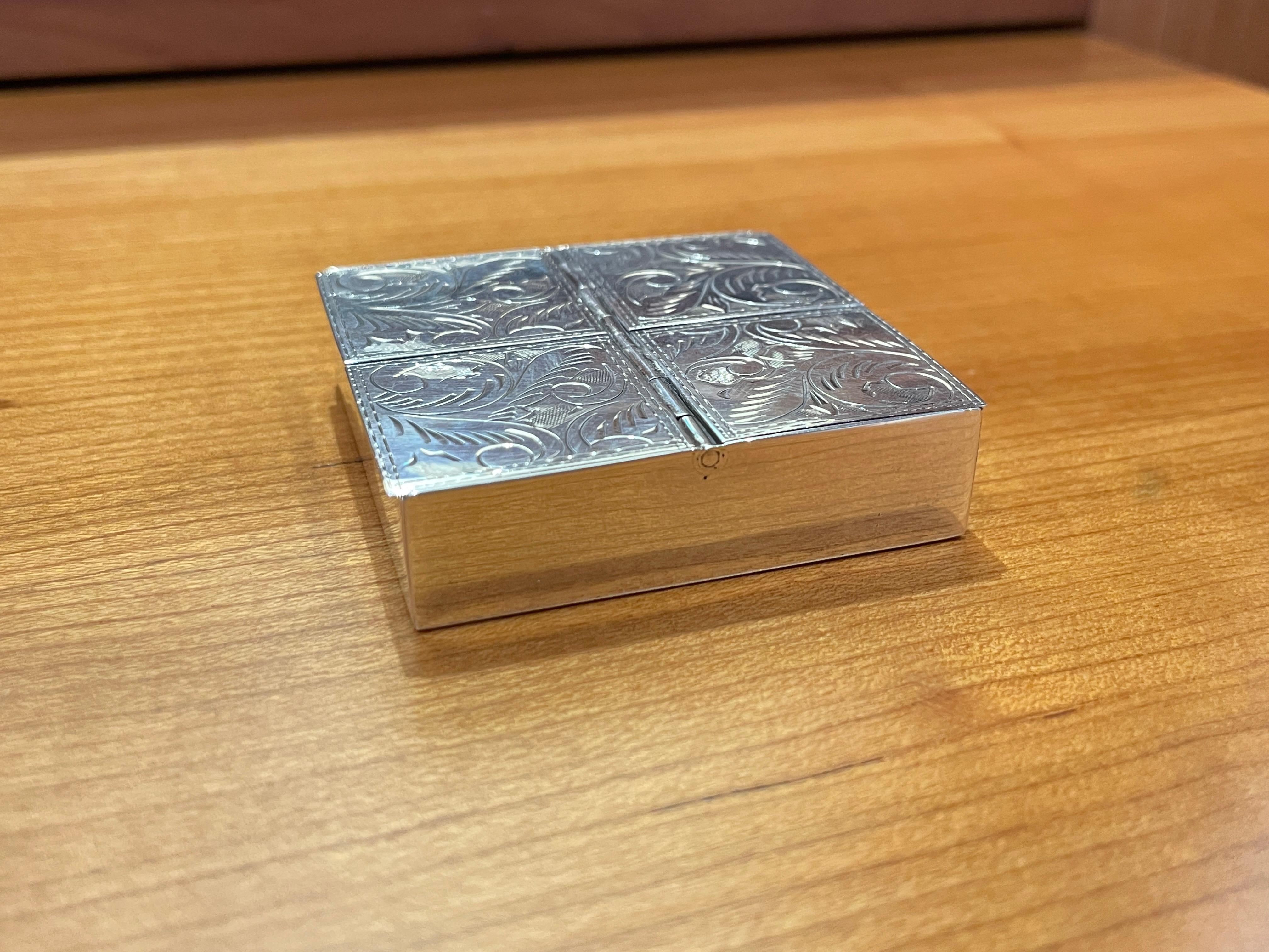Pillendose mit 4 Fächern, graviert in 925er Sterlingsilber im Angebot 9