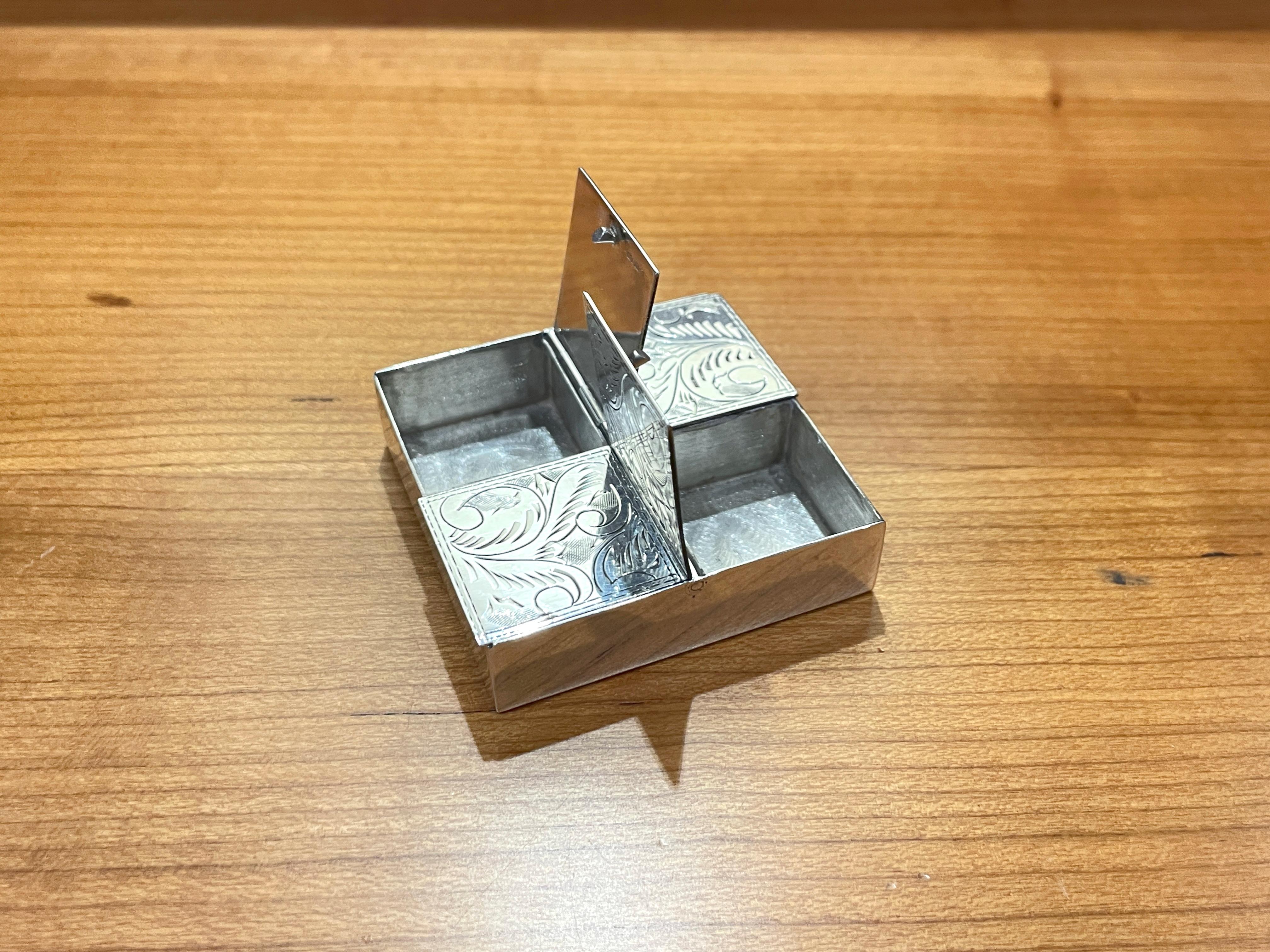 Pillendose mit 4 Fächern, graviert in 925er Sterlingsilber im Angebot 10