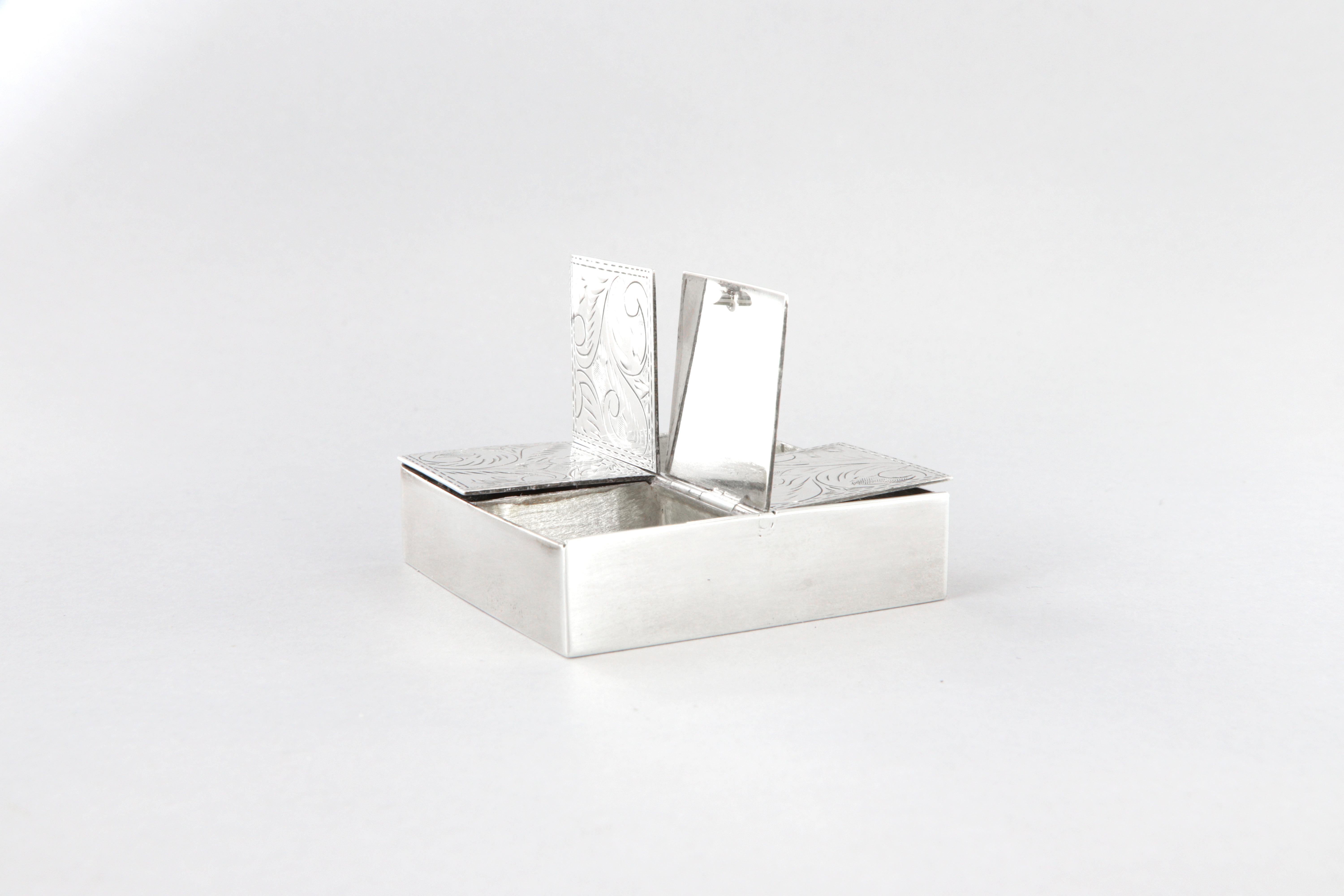 Pillendose mit 4 Fächern, graviert in 925er Sterlingsilber im Angebot 4