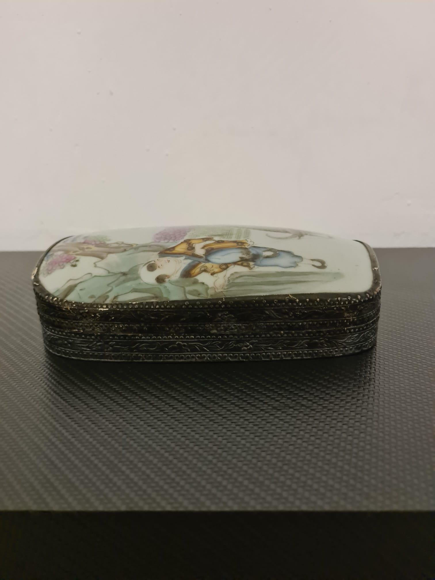 Chinese jewelry box For Sale 6