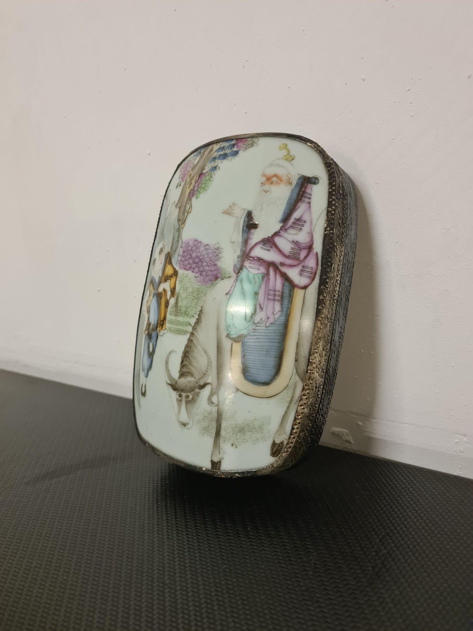 Early 20th Century Chinese jewelry box For Sale