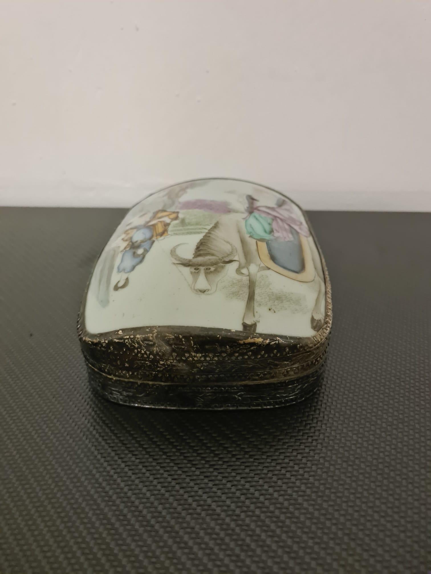 Chinese jewelry box For Sale 3