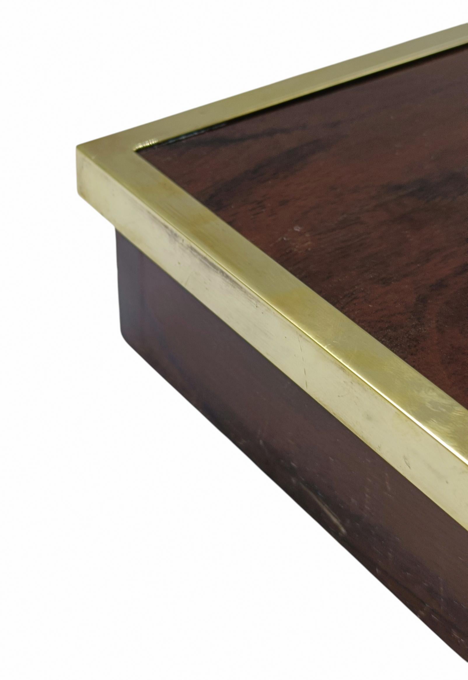 Rechteckige Box aus Holz und Messing, Italien 1970er Jahre (Moderne der Mitte des Jahrhunderts) im Angebot