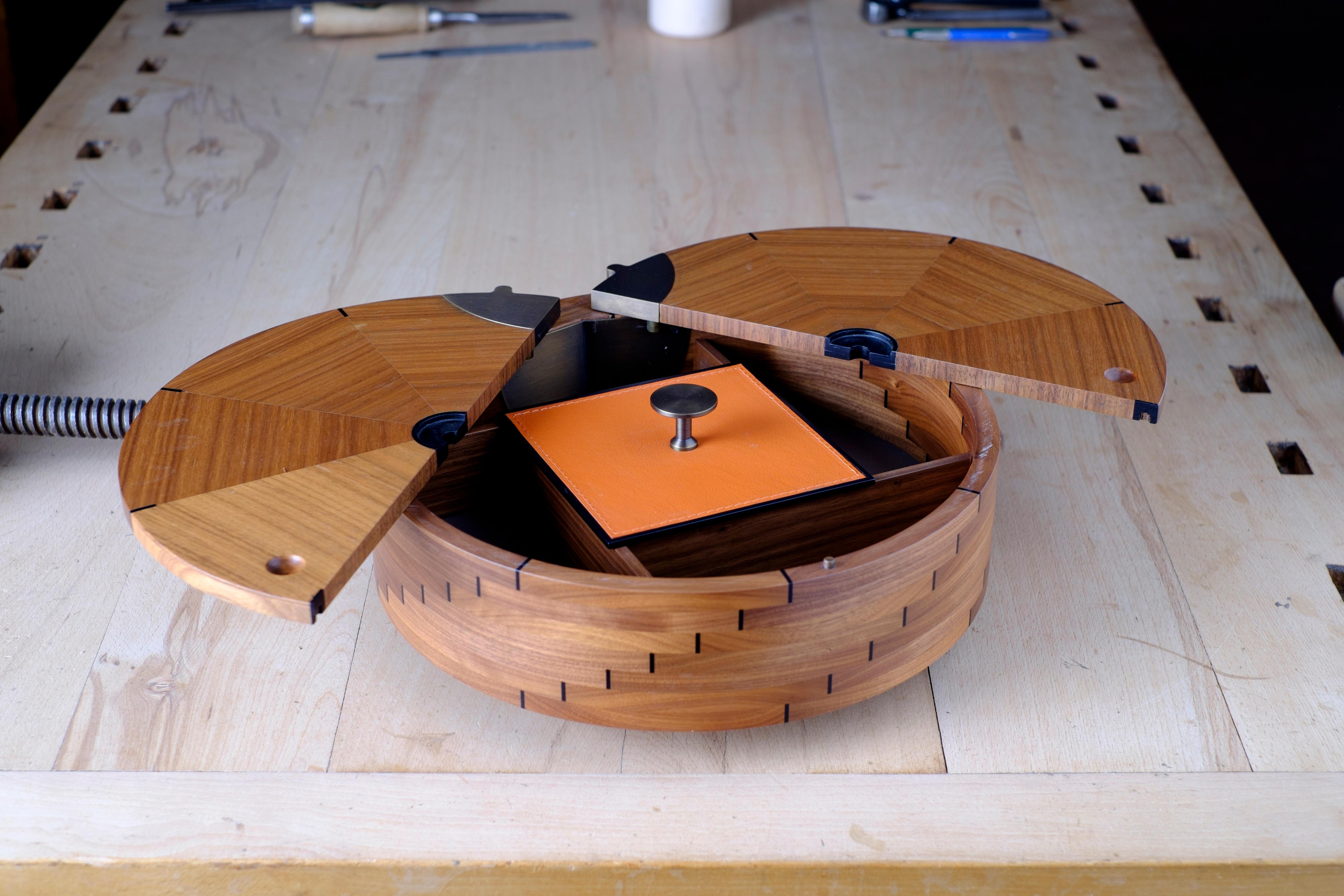Italian Round walnut inlaid ebony box with leather-lined interior For Sale