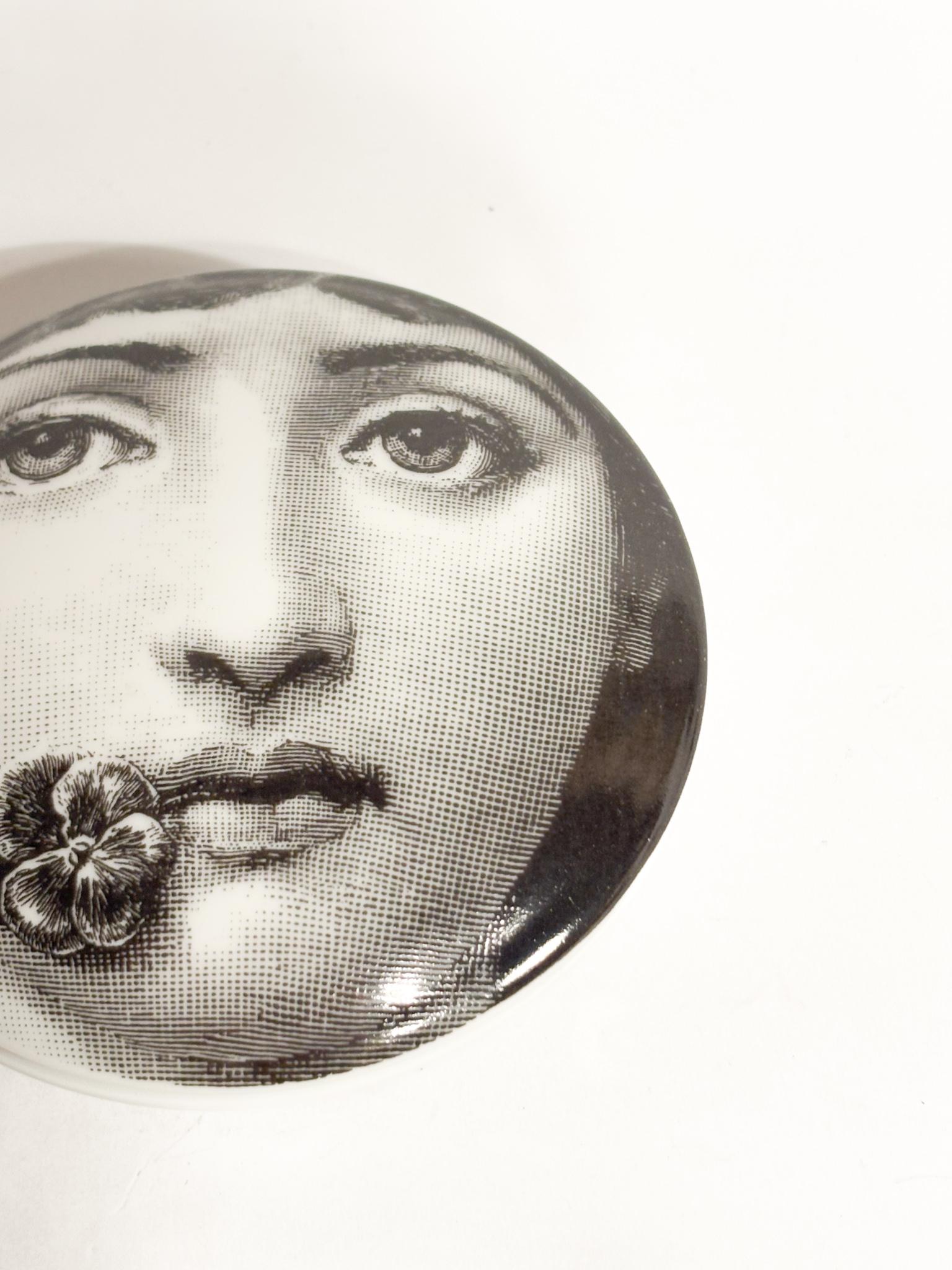 Scatola Tonda Tema e Variazioni n. 137 di Fornasetti Anni 70 Bon état - En vente à Milano, MI