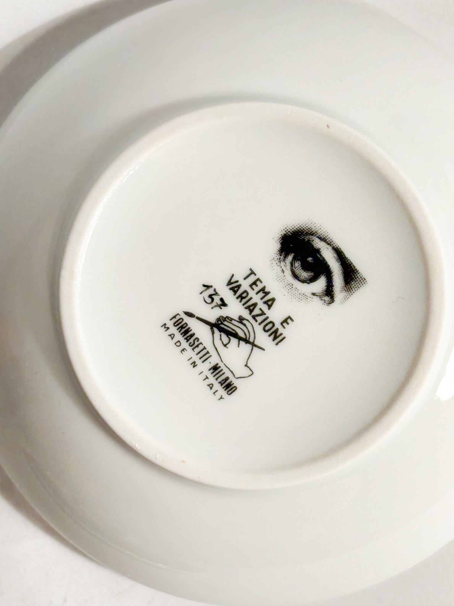 Scatola Tonda Tema e Variazioni n. 137 di Fornasetti Anni 70 en vente 2