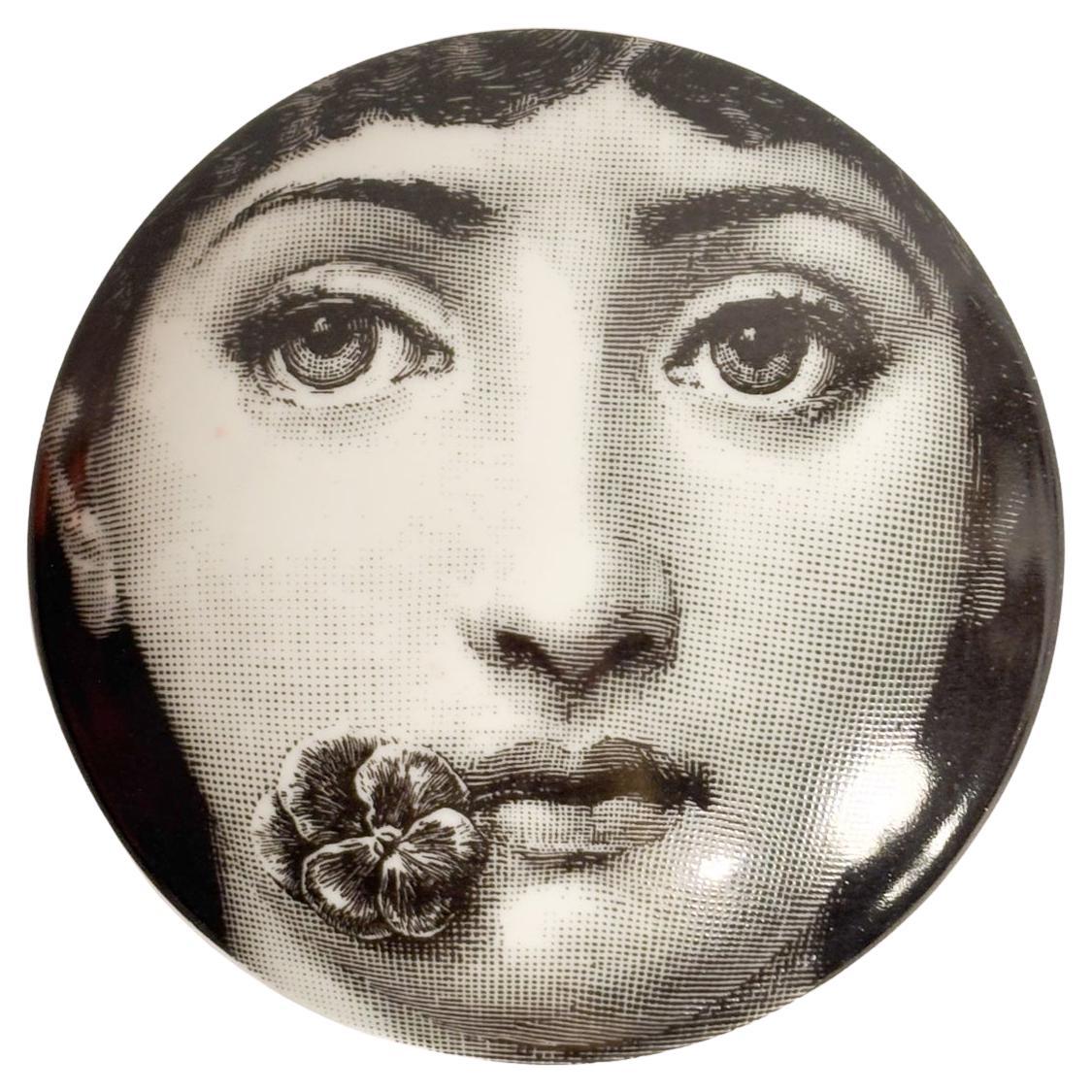Scatola Tonda Tema e Variazioni n. 137 di Fornasetti Anni 70 en vente