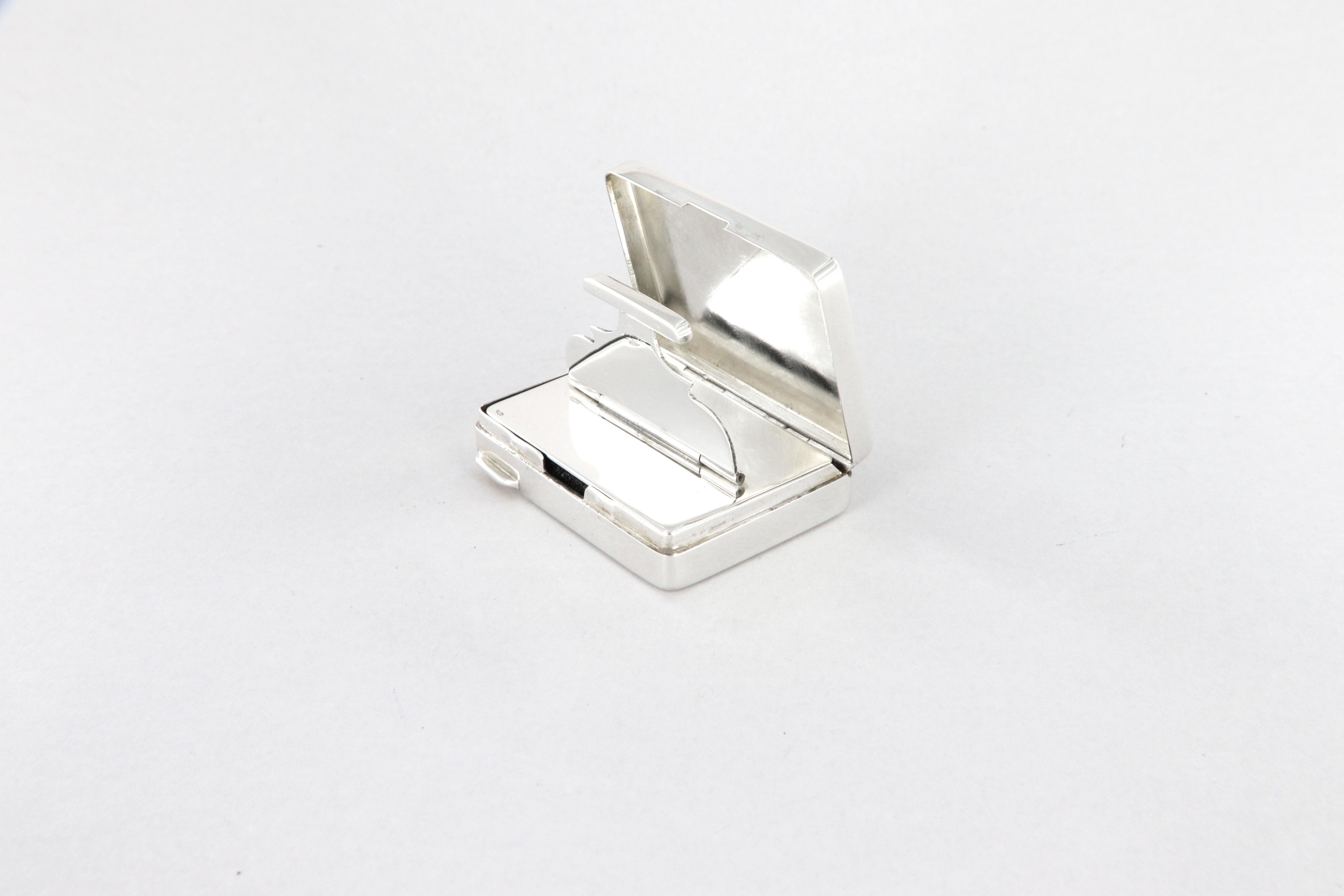 Caja para sellos de bolsillo de plata de ley 925 en venta 2