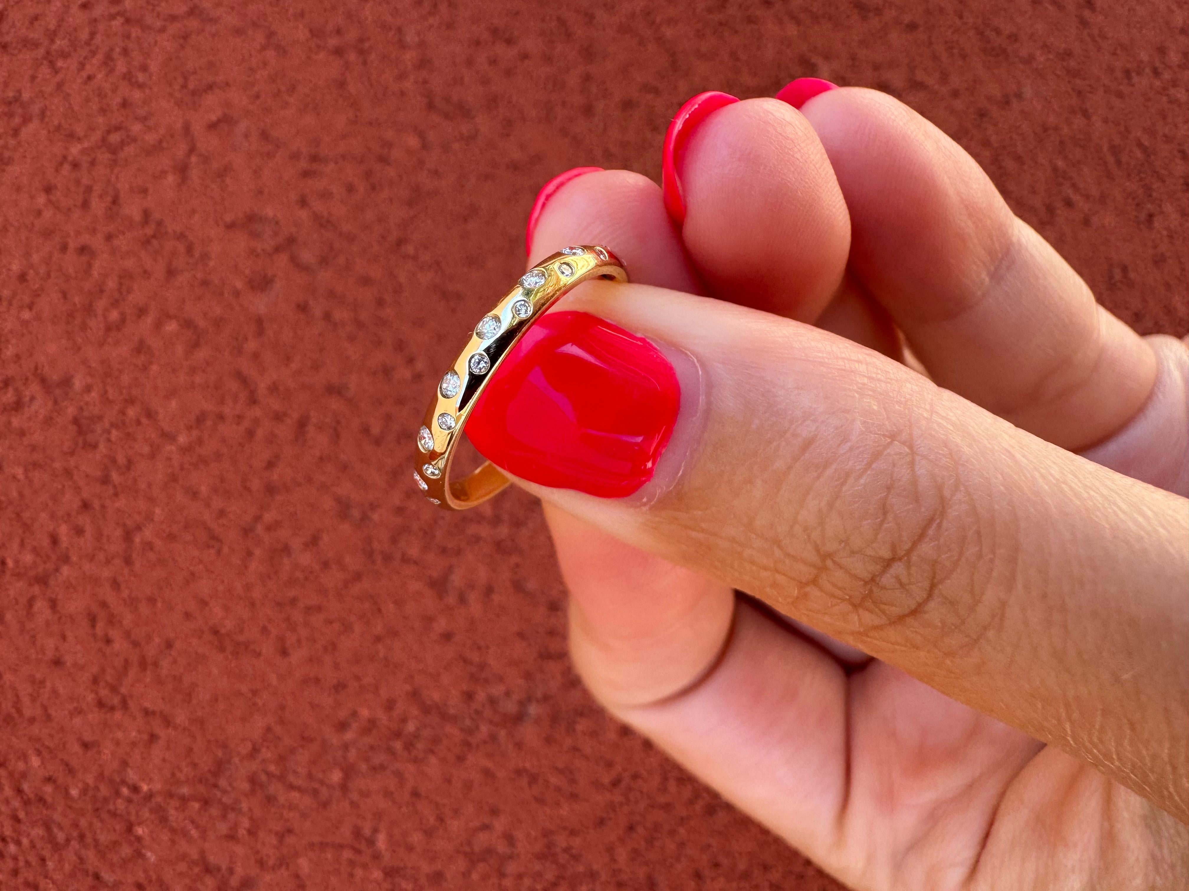 De las mujeres Anillo de oro amarillo de 14 quilates con diamantes dispersos en venta