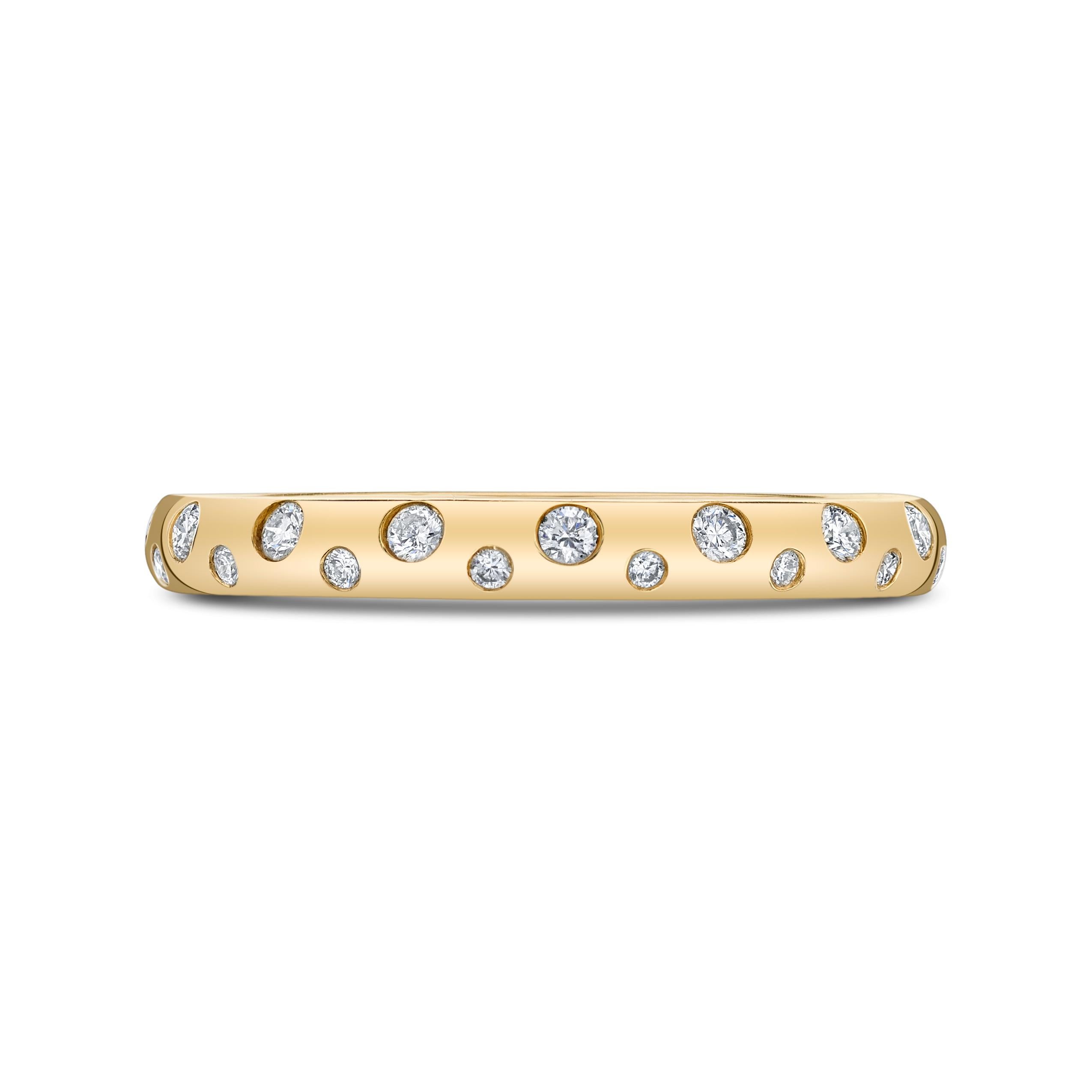 Anillo de oro amarillo de 14 quilates con diamantes dispersos en venta