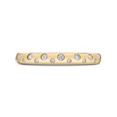 Anillo de oro amarillo de 14 quilates con diamantes dispersos