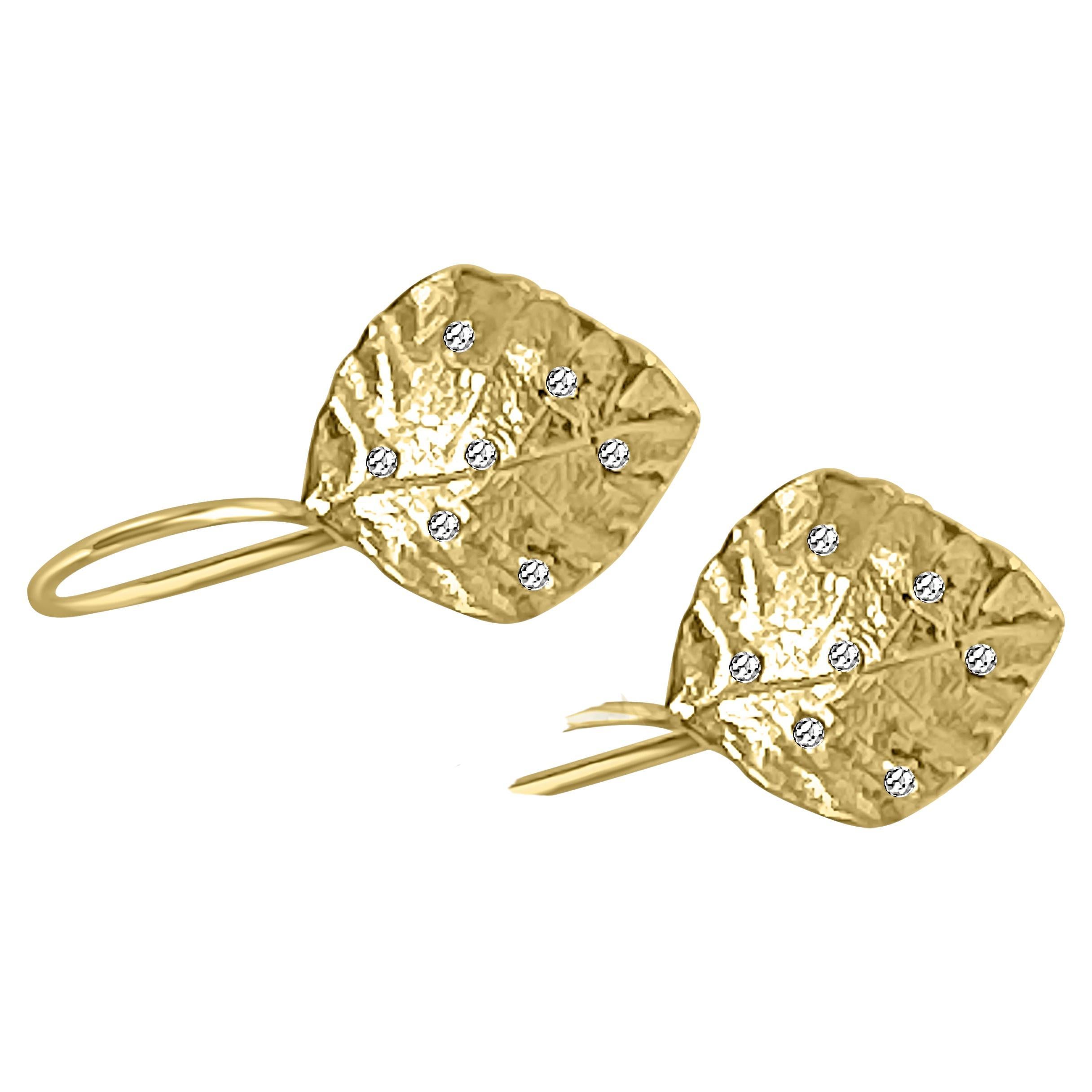 Isabel Alexander takes the subtlety of 14K gold and the sparkle of the classic diamond and infuses them into a beautiful, elegant and modern shape. Unique textures are creatively mixed with scattered diamonds in this one-of-kind leaf
