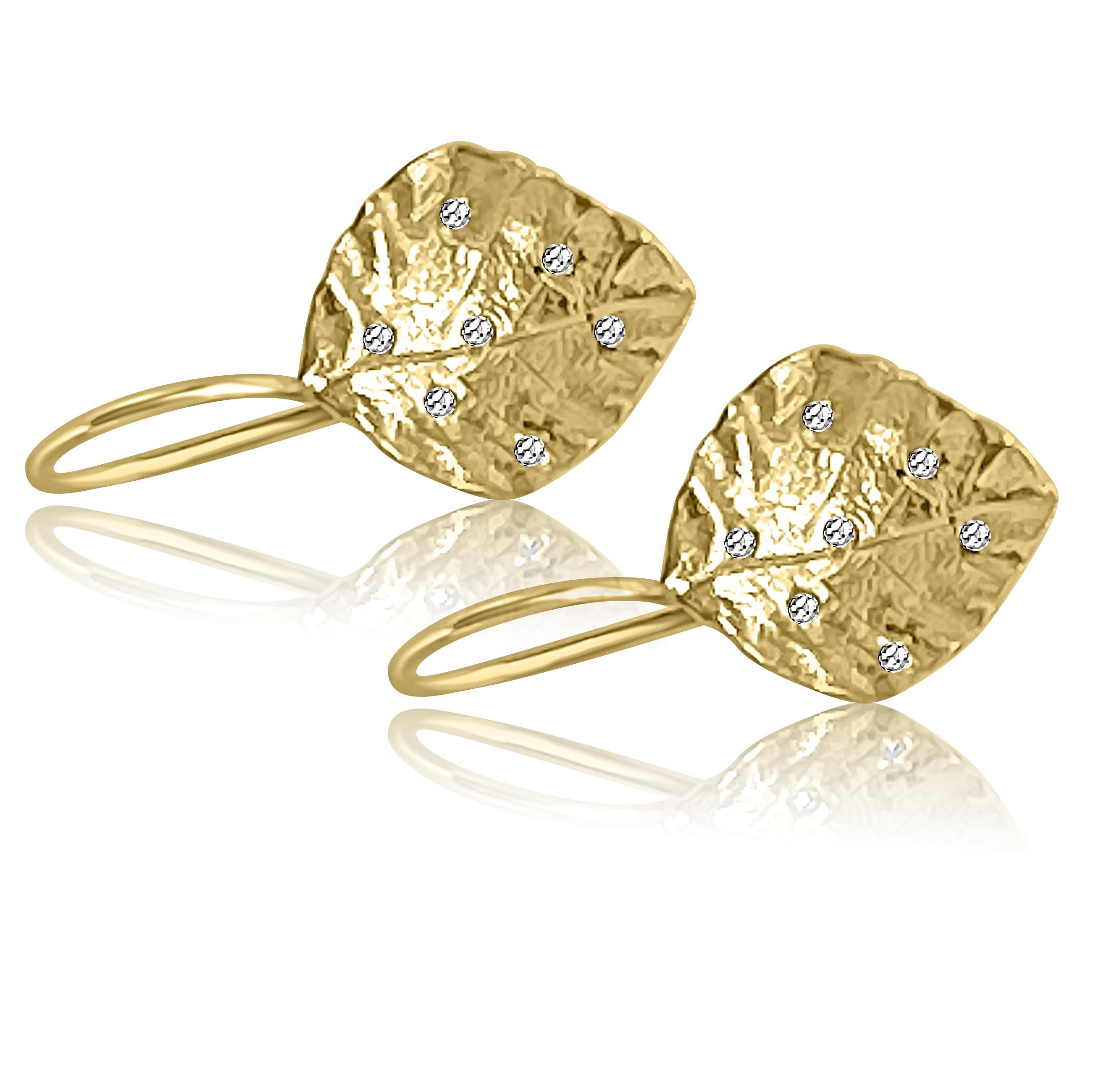 Scattered Diamonds Leaf Earrings In New Condition For Sale In Reston, VA