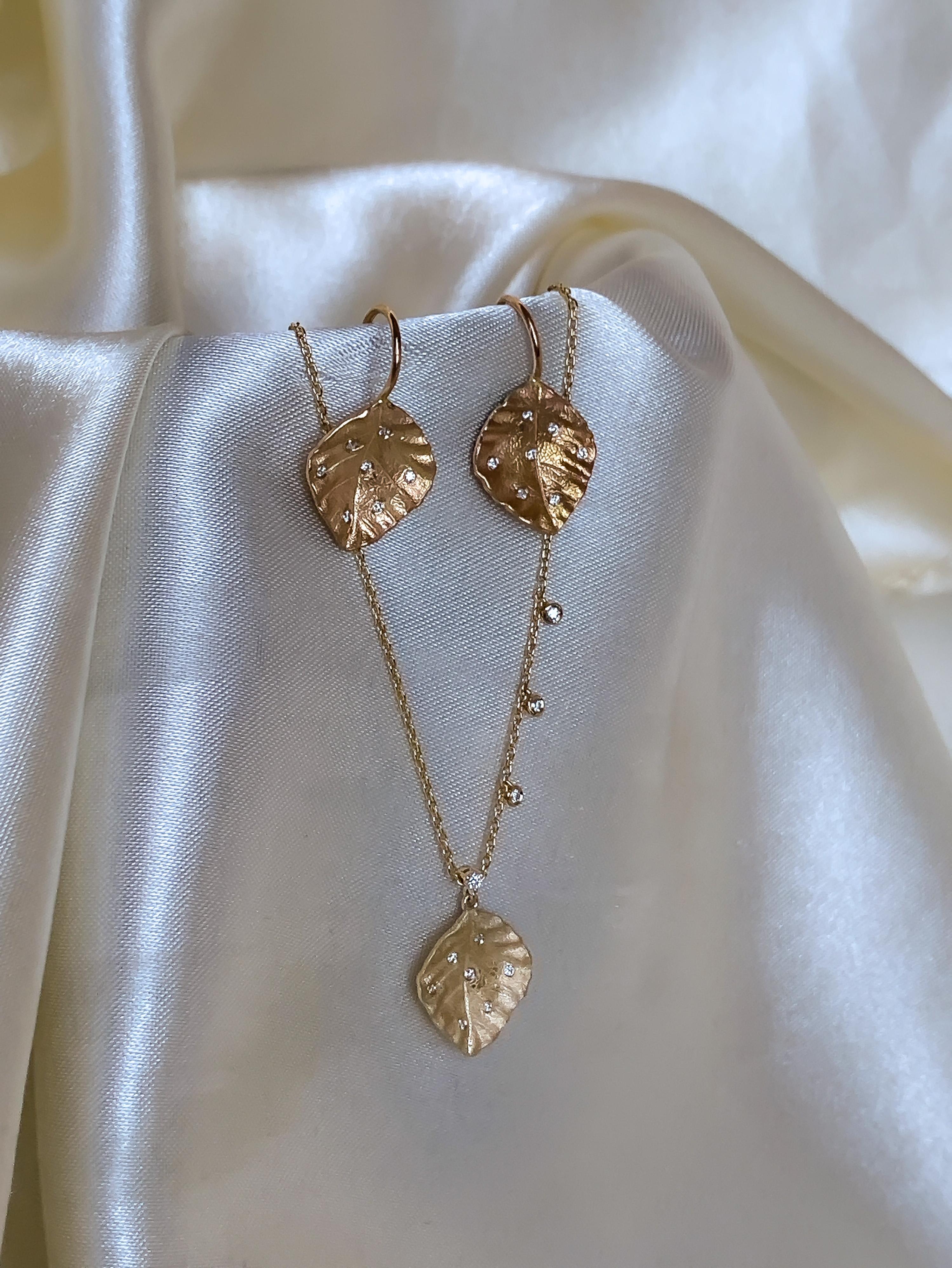Scattered Diamonds Leaf Necklace with Three Asymmetrical Diamond Charms For Sale 2