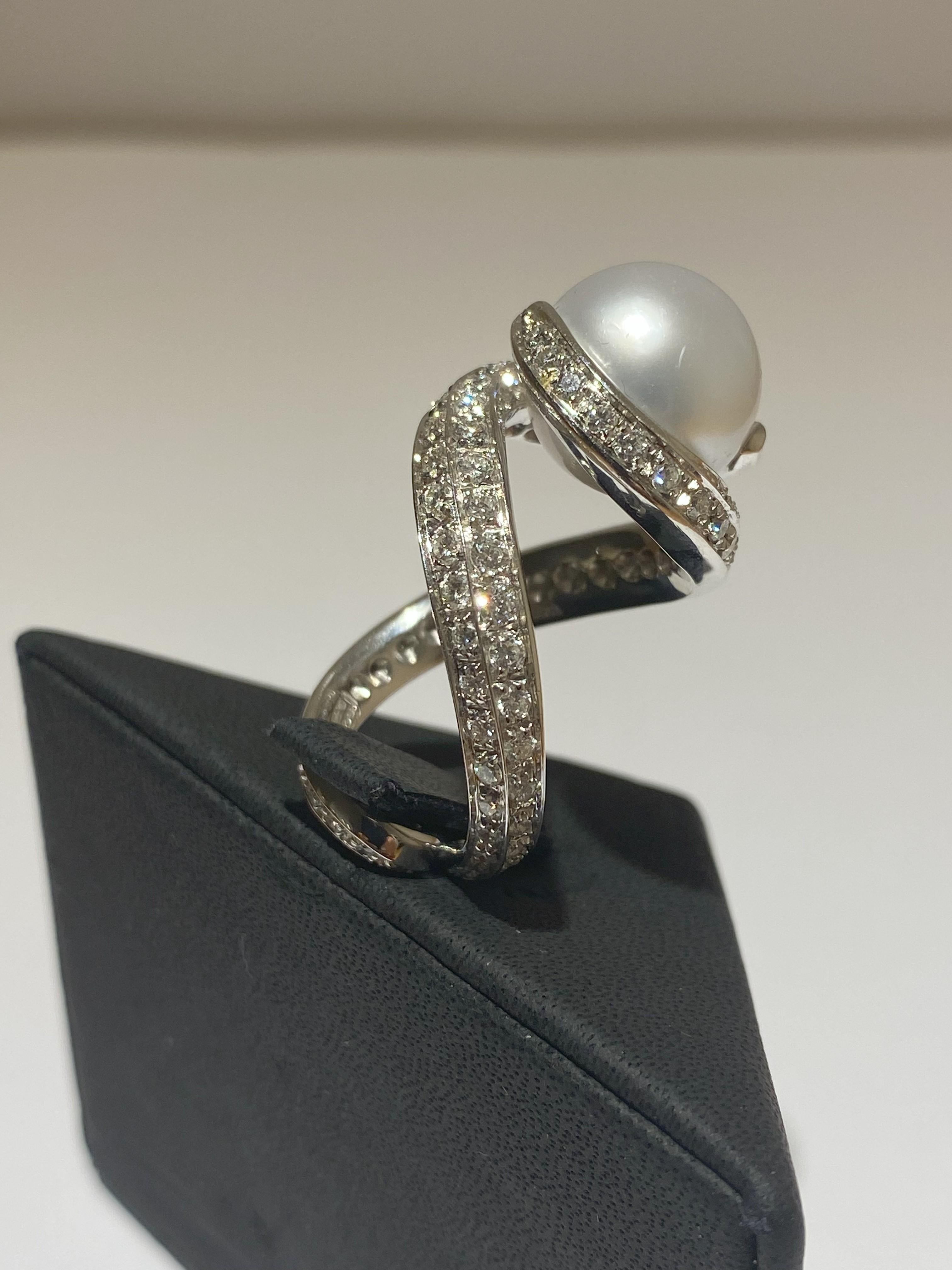 Women's or Men's SCAVIA TWIST Ring 12.75 Ct Australian Silver/White Pearl Diamond Pavè White Gold For Sale