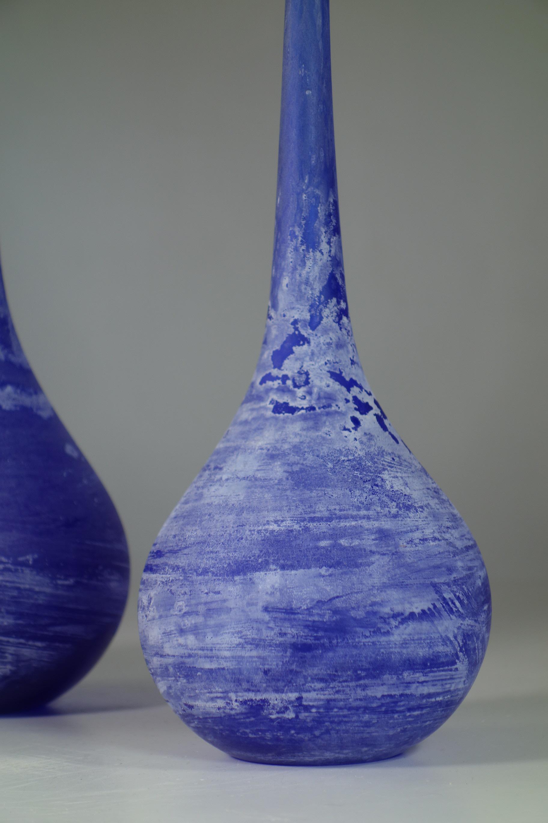 Pareja de jarrones de cristal azul 