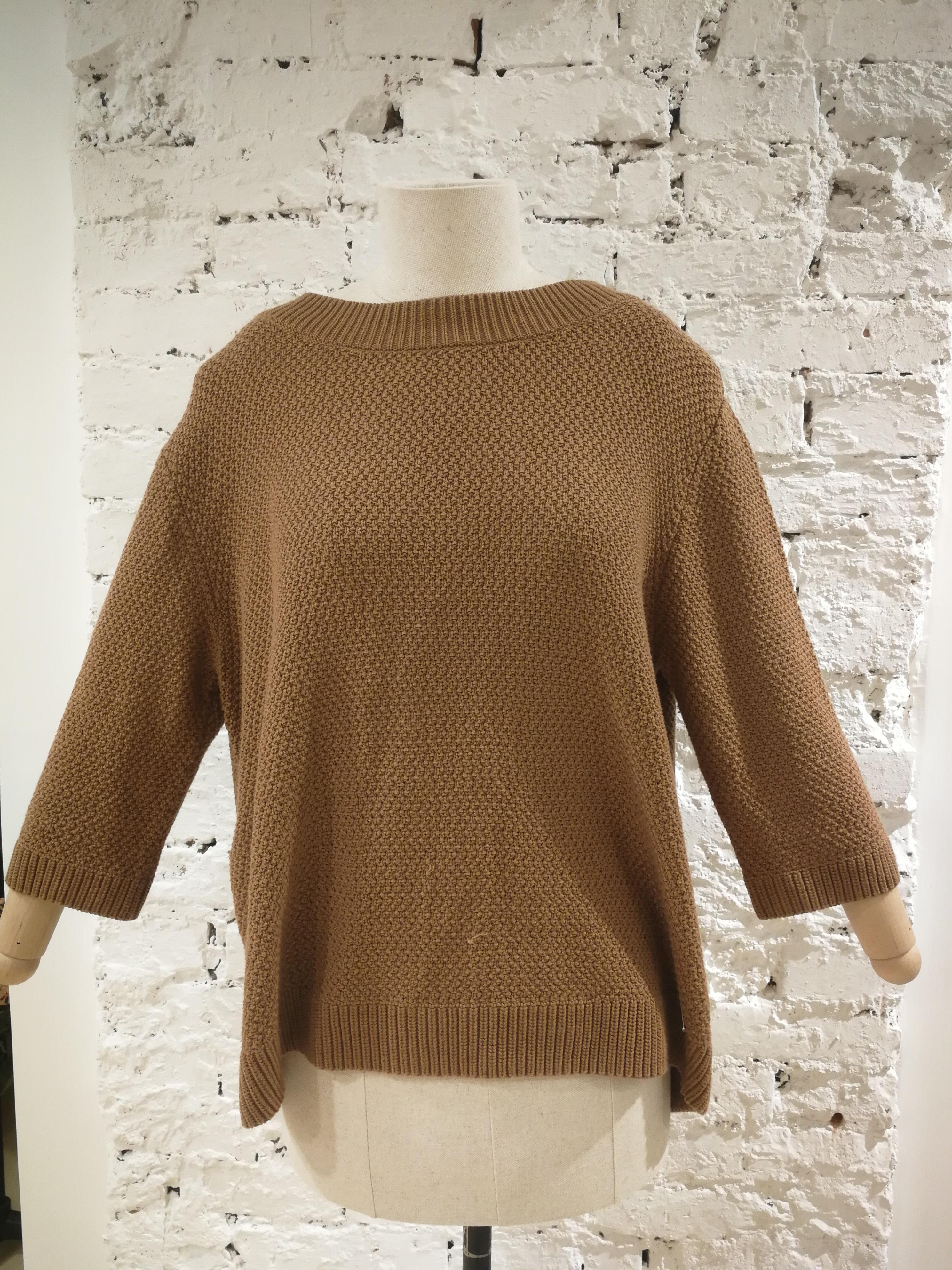 Scee Light Brown Sweater
totally made in italy in size S
embellished with black box on the back
