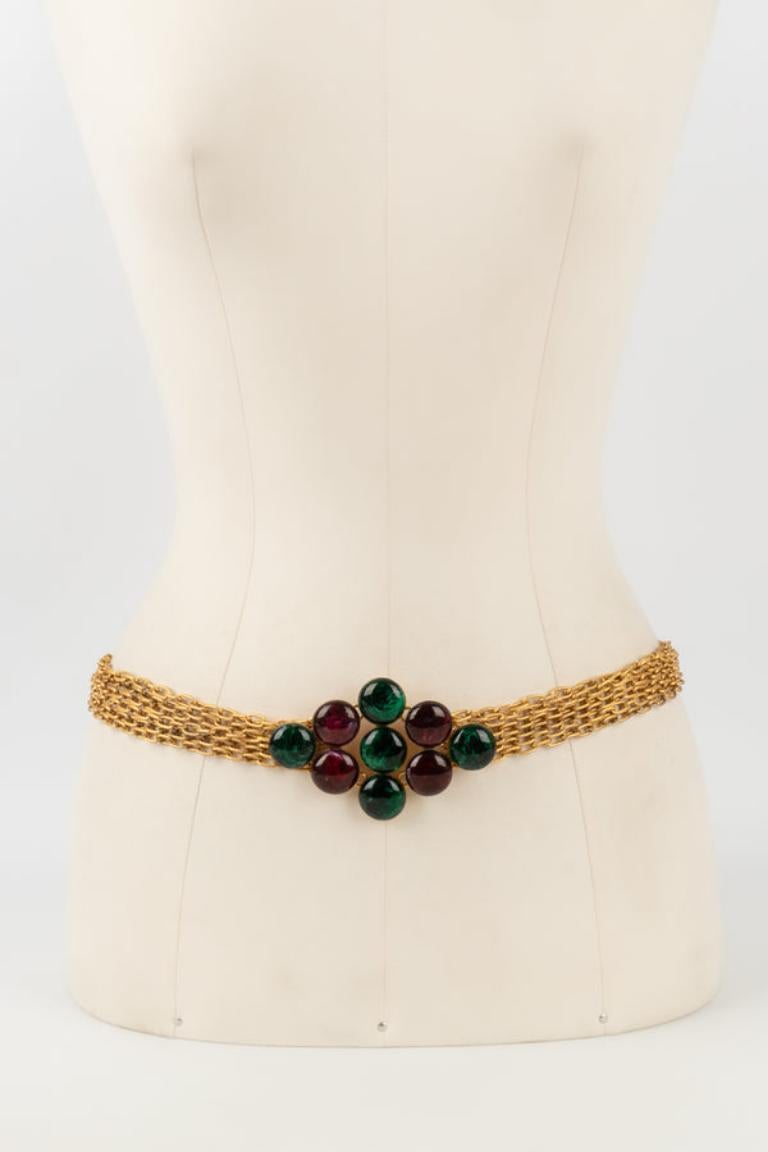 Scemama - Cinturón de metal dorado con pasta de vidrio. Joyas de los Ateliers Scemama probablemente para la Casa Saint Laurent.

Más información:
Estado: Muy buen estado
Dimensiones: Longitud: 76 cm

Referencia del vendedor: ACC78