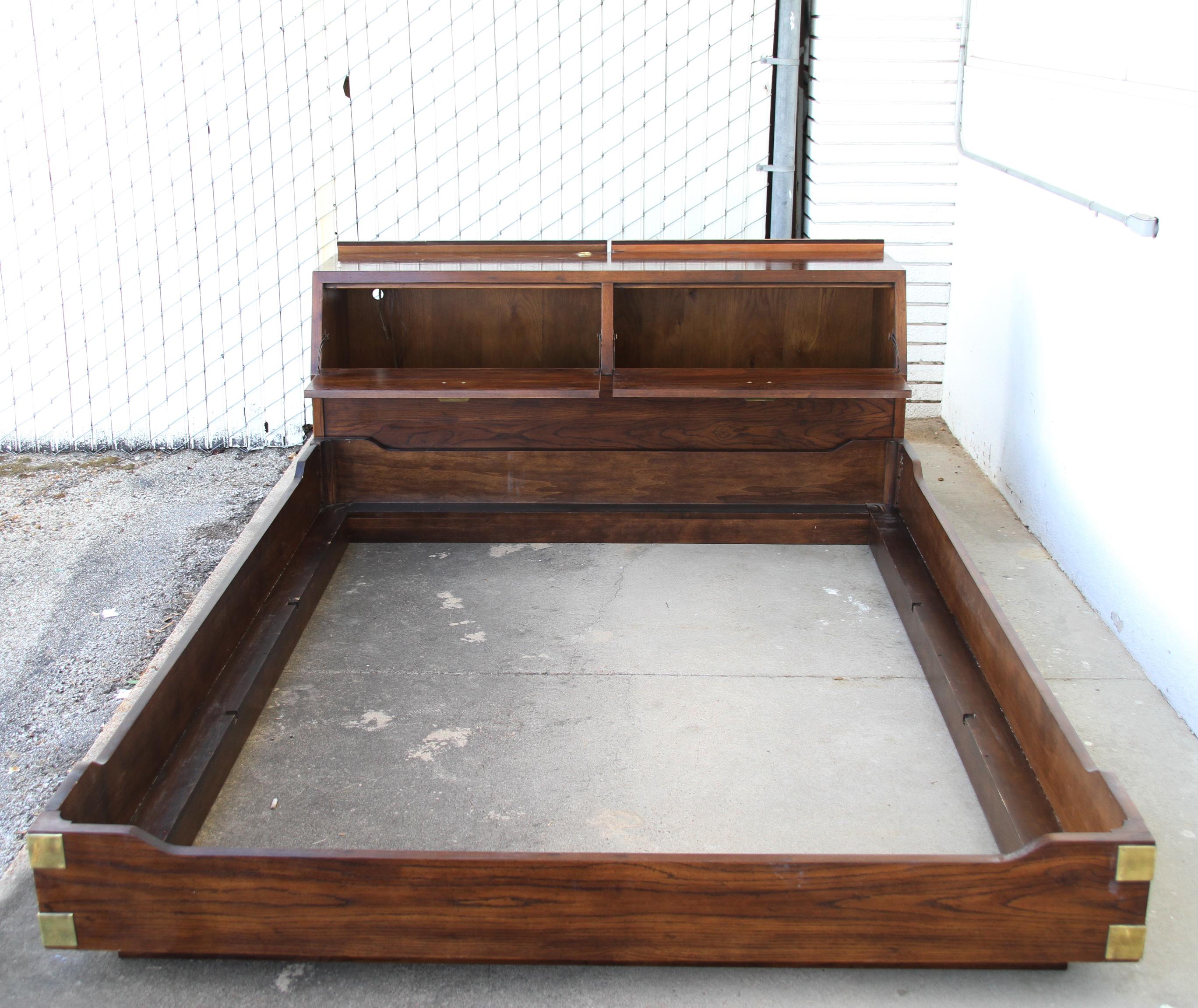 Scene One by Henredon Campaign Platform Bed  In Good Condition In Pasadena, TX