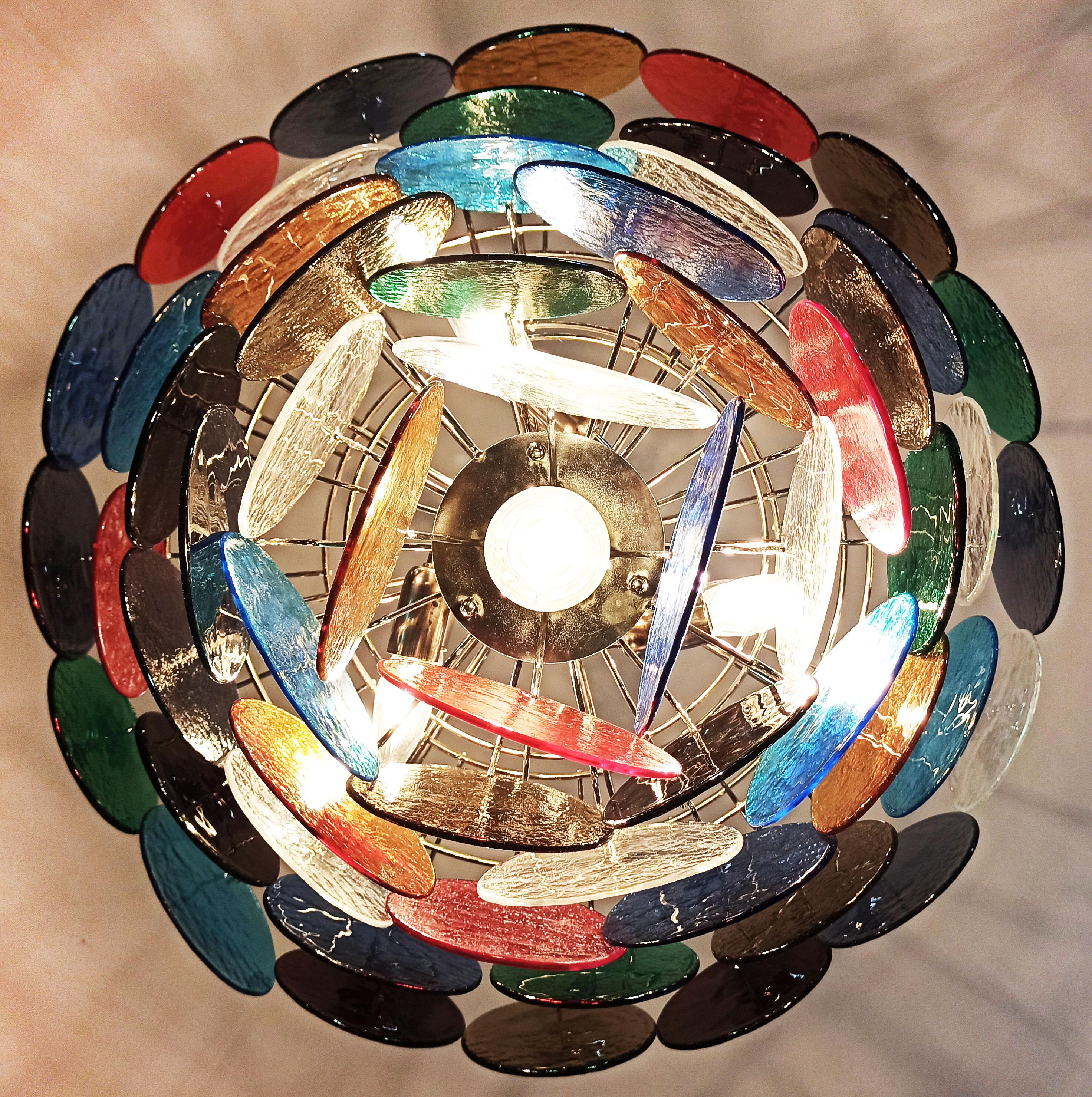 Moderne Lustre scénique de haute qualité en verre de Murano de l'ère spatiale - 57 verres multicolores en vente