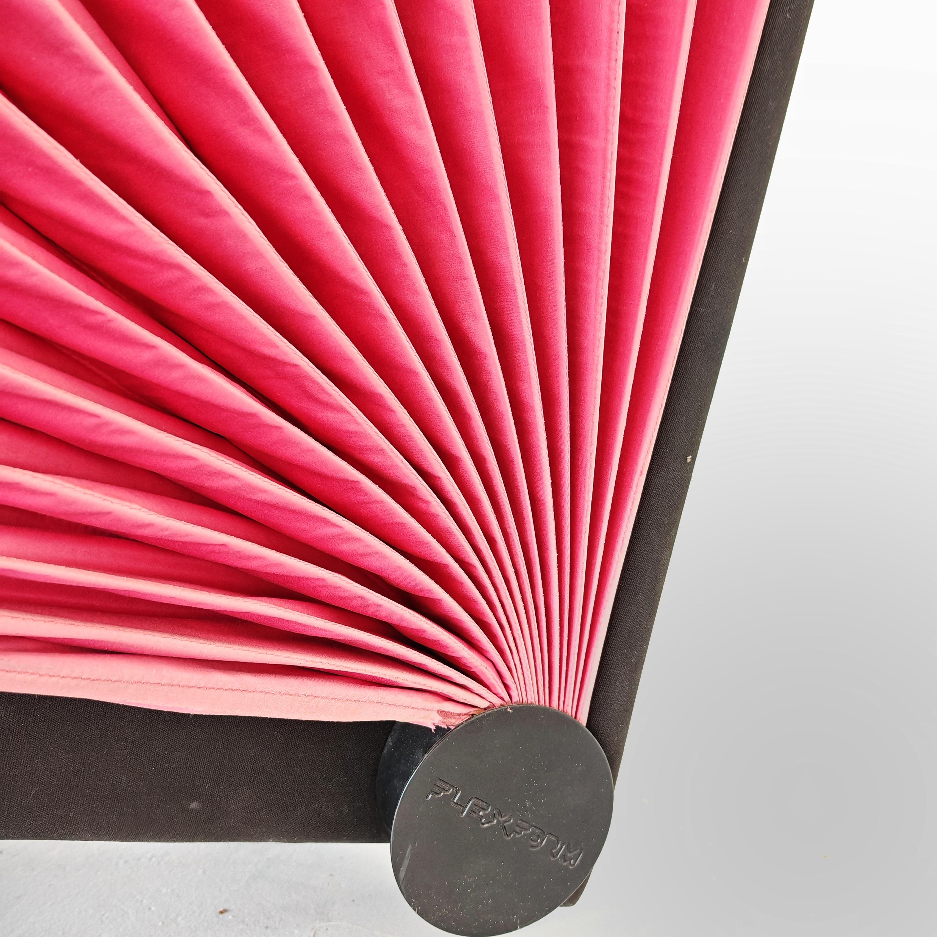 scenografica dromeuse design italiano 80s verde e fucsia 