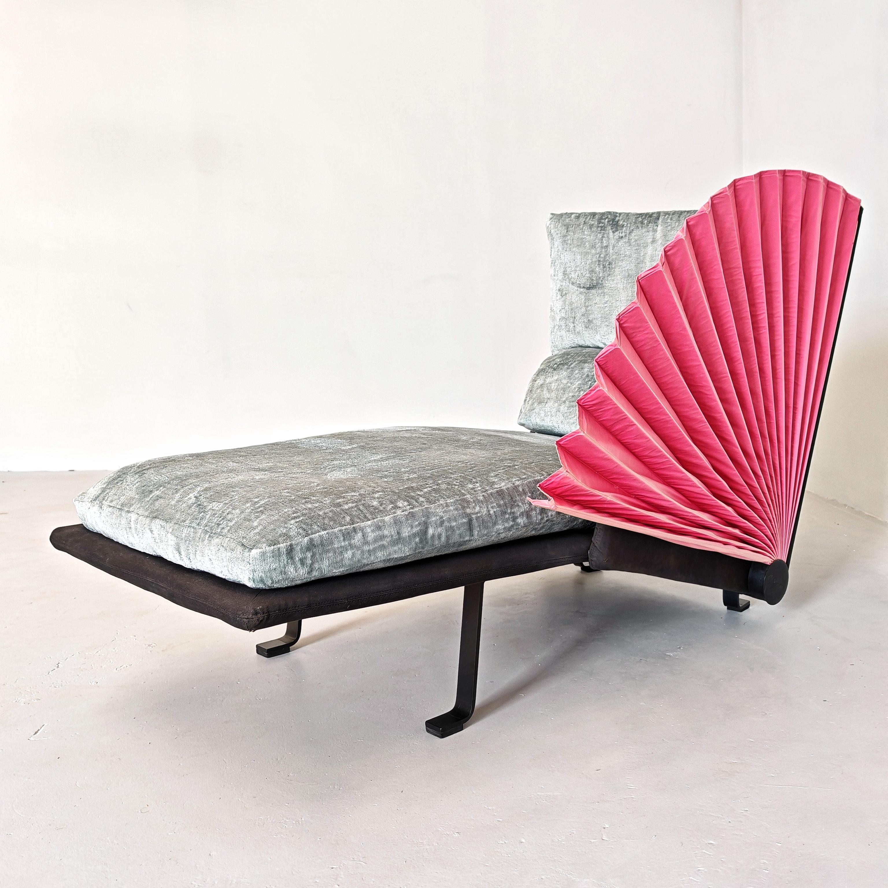 Postmoderne scenografica dromeuse design italiano 80s verde e fucsia 