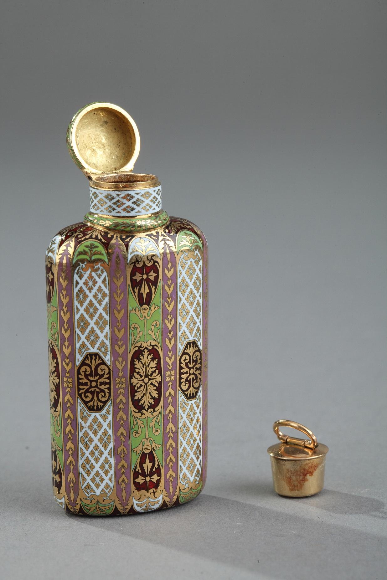 Scent, Perfume Bottle with Enameled Gold, Restauration Period In Good Condition In Paris, FR